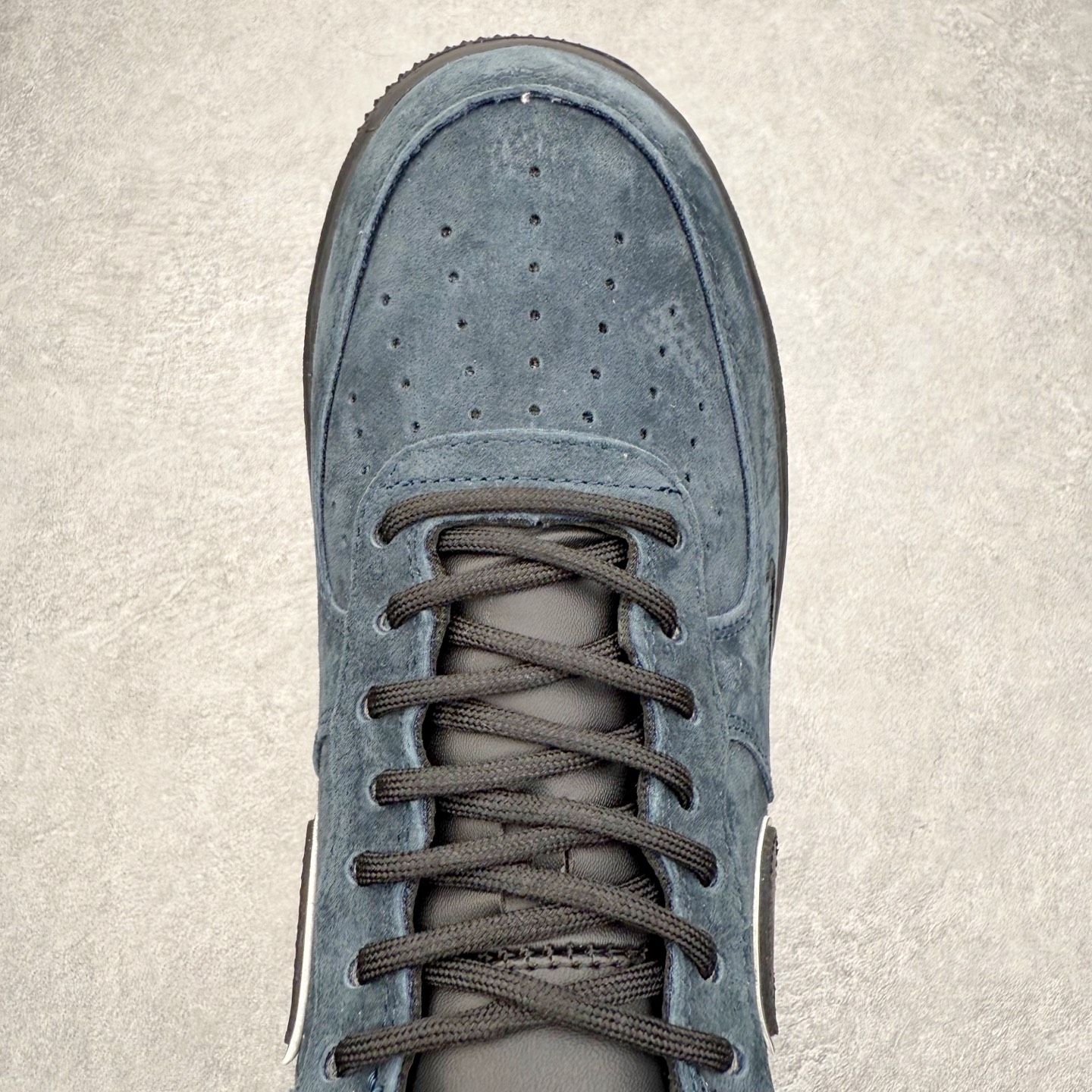 图片[4]-NK Air Force 1´07 Low 空军一号低帮百搭休闲运动板鞋 ZH0316-157 柔软、弹性十足的缓震性能和出色的中底设计 横跨复古与现代的外型结合 造就出风靡全球 三十多年的Force 1 直到今天还深受青睐 实拍调校N版已经零色差零失真 百分百还原实物色彩所见即所得 不存在货不对板色差等低级问题 选购参考实物拍摄 不混卖不参货 只用心做好货严格选品 承诺混一赔十 尺码：36 36.5 37.5 38 38.5 39 40 40.5 41 42 42.5 43 44 44.5 45-选品中心