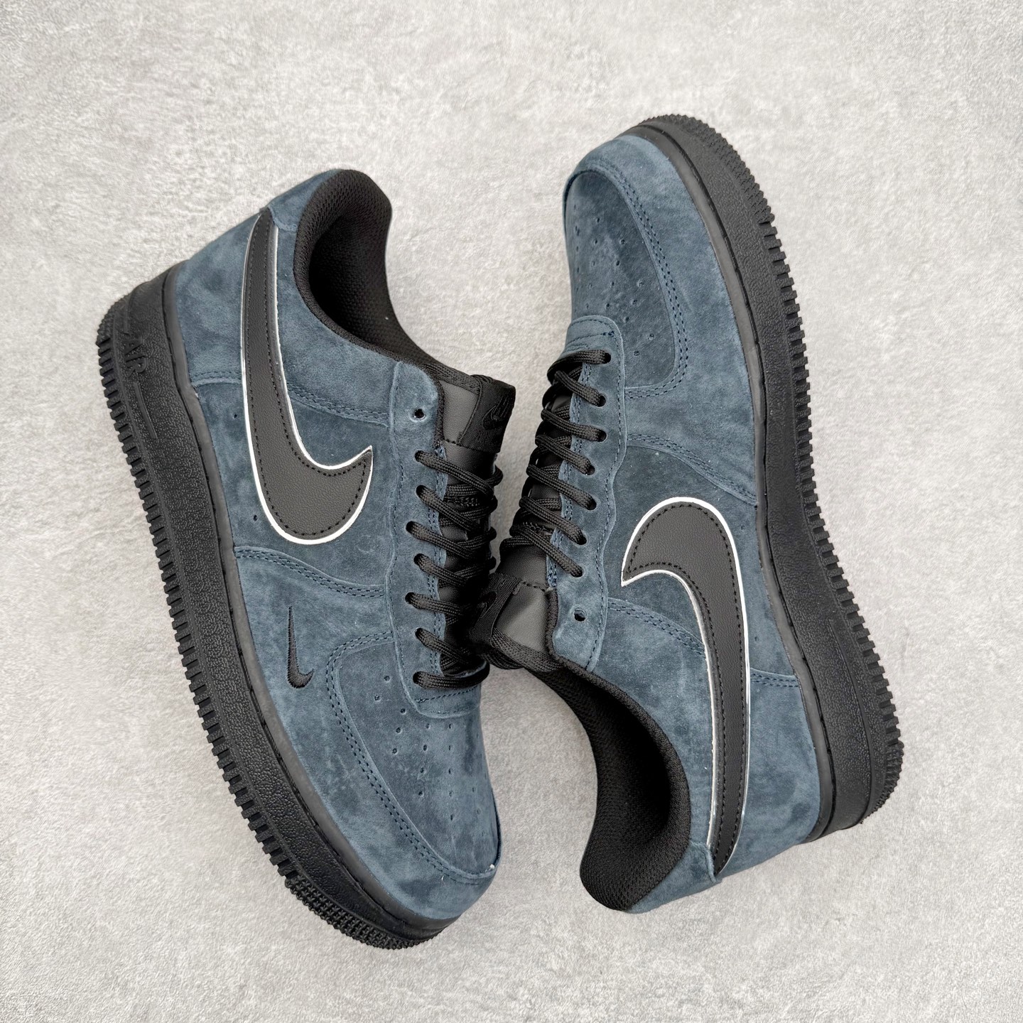 图片[3]-NK Air Force 1´07 Low 空军一号低帮百搭休闲运动板鞋 ZH0316-157 柔软、弹性十足的缓震性能和出色的中底设计 横跨复古与现代的外型结合 造就出风靡全球 三十多年的Force 1 直到今天还深受青睐 实拍调校N版已经零色差零失真 百分百还原实物色彩所见即所得 不存在货不对板色差等低级问题 选购参考实物拍摄 不混卖不参货 只用心做好货严格选品 承诺混一赔十 尺码：36 36.5 37.5 38 38.5 39 40 40.5 41 42 42.5 43 44 44.5 45-选品中心