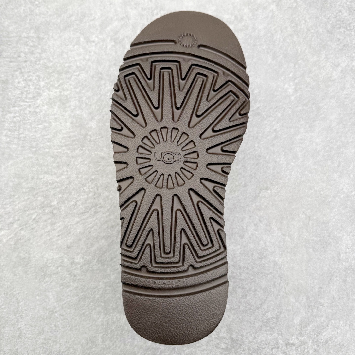 图片[9]-＃福利特价 UGG Kallen Lace 新款低帮雪地靴 冬季保暖外出 家居都是很适合的选择 近年uug推出款式系列 局部偏向年轻消费者喜好 也走到时尚潮流穿搭的前沿 鞋身材质 翻毛皮鞋面 轻便全套包装 尺码：35-40-选品中心