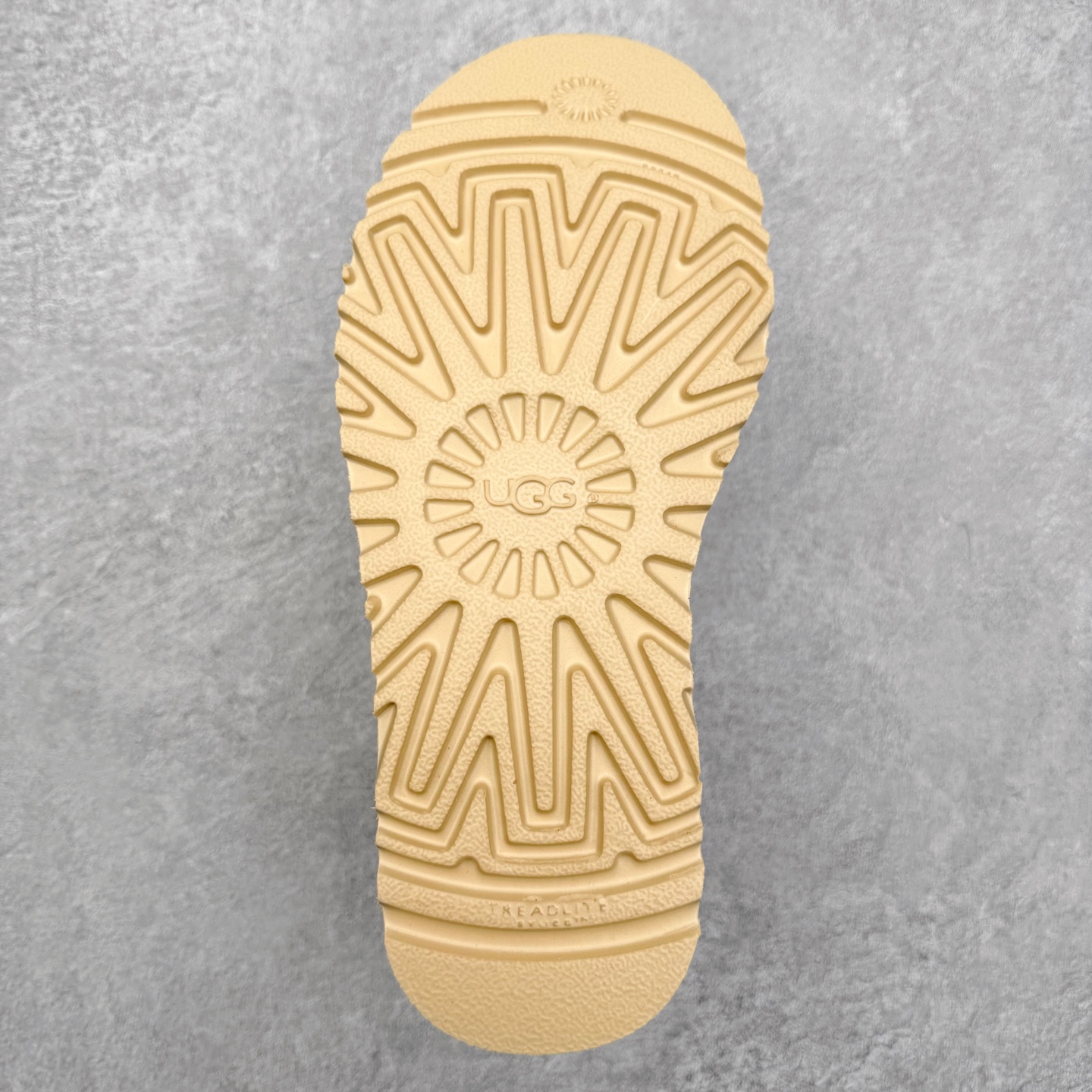 图片[9]-＃福利特价 UGG Kallen Lace 新款低帮雪地靴 冬季保暖外出 家居都是很适合的选择 近年uug推出款式系列 局部偏向年轻消费者喜好 也走到时尚潮流穿搭的前沿 鞋身材质 翻毛皮鞋面 轻便全套包装 尺码：35-40-选品中心