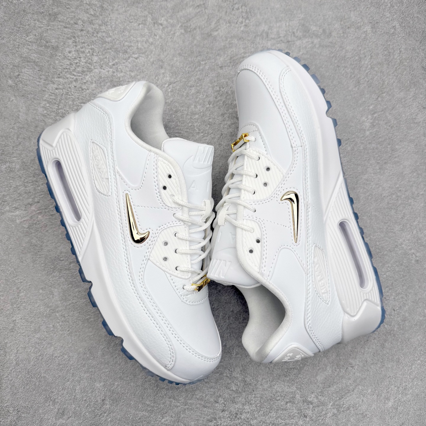 图片[3]-＃MX版 NK Air MAX 90 气垫复古减震跑步鞋 CW4070-100 经典重温 独家陆续补货 外单专供大厂出品 品质稳定 一百余色 终端操作 Air Max 90于1990年推出 来自Air Max系列 在Air Max 1的基础上改进而得 增加了气垫面积 外型上也更为流线 最特別的就是加入了菱纹塑胶嵌板 为Air Max 90增添了许多潮流气息 皮革鞋面 造就出色耐穿性和支撑力 Max Air缓震配置搭配泡棉中底 令Air Max 90轻盈而舒适 华夫格橡胶外底 铸就Air Max 90非凡的抓地力 而Air Max 90不仅是一双跑鞋 它成功跨越了时间的演进 成为了球鞋文化与潮流圈中最熟为人知的鞋款之一 尺码：36 36.5 37.5 38 38.5 39 40 40.5 41 42 42.5 43 44 44.5 45-选品中心