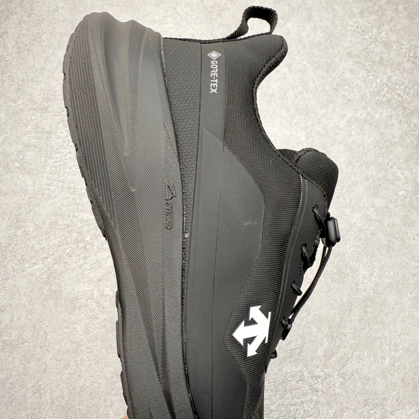 图片[6]-＃HP DESCENTE Enerzite 迪桑特舒适柔软防滑耐磨低帮休闲跑步鞋 DESCENTE（迪桑特）创立于1935年，品牌名取自法语词汇，意为“滑降”。品牌箭头标识代表滑雪的三种技术“高速直线滑行”、“穿越”和“侧滑”，也寓意品牌在打造高端专业运动产品中不断追求完美的创新精神，致力于成为中国高端专业滑雪、综训、女子、铁人三项、高尔夫的第一品牌。尺码：39 40 40.5 41 42 42.5 43 44 44.5 45-选品中心