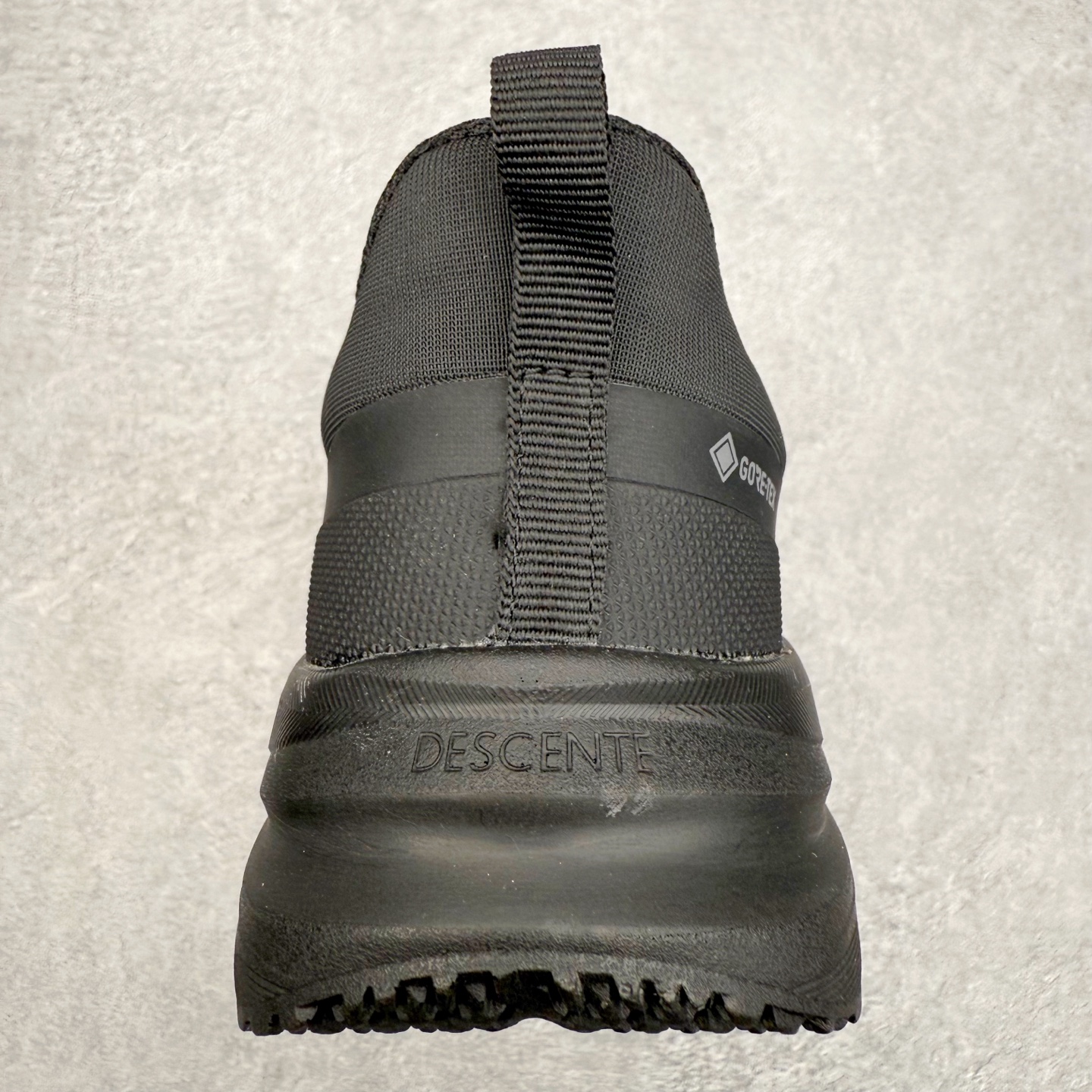 图片[8]-＃HP DESCENTE Enerzite 迪桑特舒适柔软防滑耐磨低帮休闲跑步鞋 DESCENTE（迪桑特）创立于1935年，品牌名取自法语词汇，意为“滑降”。品牌箭头标识代表滑雪的三种技术“高速直线滑行”、“穿越”和“侧滑”，也寓意品牌在打造高端专业运动产品中不断追求完美的创新精神，致力于成为中国高端专业滑雪、综训、女子、铁人三项、高尔夫的第一品牌。尺码：39 40 40.5 41 42 42.5 43 44 44.5 45-选品中心