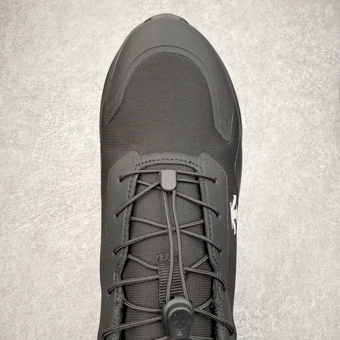 图片[4]-＃HP DESCENTE Enerzite 迪桑特舒适柔软防滑耐磨低帮休闲跑步鞋 DESCENTE（迪桑特）创立于1935年，品牌名取自法语词汇，意为“滑降”。品牌箭头标识代表滑雪的三种技术“高速直线滑行”、“穿越”和“侧滑”，也寓意品牌在打造高端专业运动产品中不断追求完美的创新精神，致力于成为中国高端专业滑雪、综训、女子、铁人三项、高尔夫的第一品牌。尺码：39 40 40.5 41 42 42.5 43 44 44.5 45-选品中心