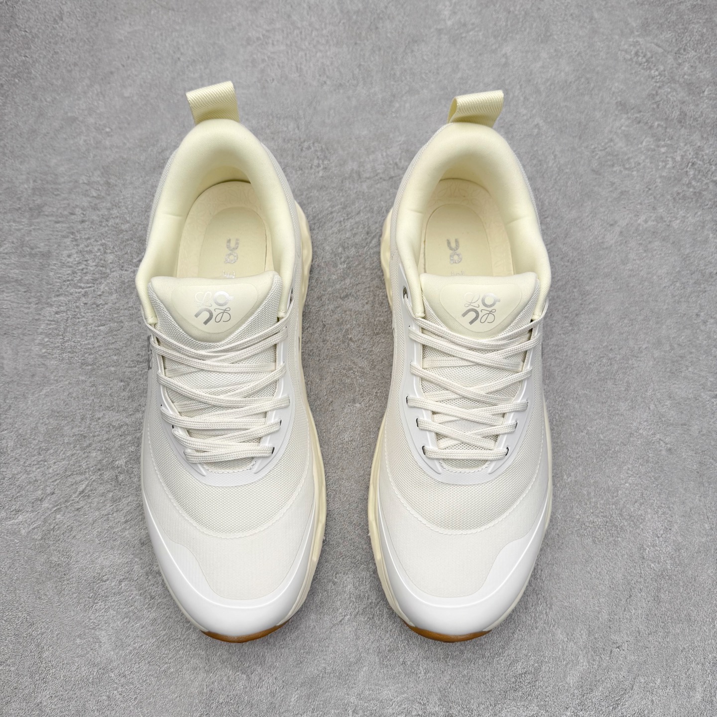 图片[2]-LOEWE x On Cloudtilt 2.0 昂跑罗意威联名 圆头系带生活休闲鞋 此运动品牌 开创于2010年 缓震着陆、强效回弹、轻柔质感的设计构思始终是ON研制关键 与此同时基于“为全球提供革新性的跑步感受”信念 陆续推出了多款跑鞋及其以专业运动人体跑步工程学为设计关键的功能性跑步服饰设备 让跑者不费力气地畅快畅跑 尺码：36 36.5 37.5 38 38.5 39 40 40.5 41 42 42.5 43 44 44.5 45-选品中心