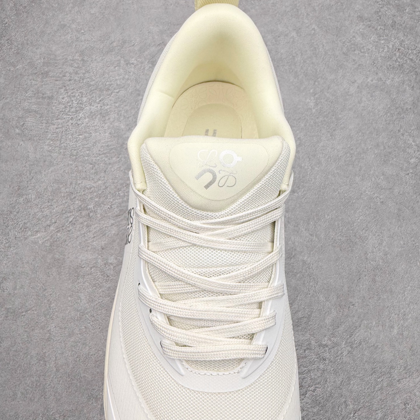 图片[5]-LOEWE x On Cloudtilt 2.0 昂跑罗意威联名 圆头系带生活休闲鞋 此运动品牌 开创于2010年 缓震着陆、强效回弹、轻柔质感的设计构思始终是ON研制关键 与此同时基于“为全球提供革新性的跑步感受”信念 陆续推出了多款跑鞋及其以专业运动人体跑步工程学为设计关键的功能性跑步服饰设备 让跑者不费力气地畅快畅跑 尺码：36 36.5 37.5 38 38.5 39 40 40.5 41 42 42.5 43 44 44.5 45-选品中心