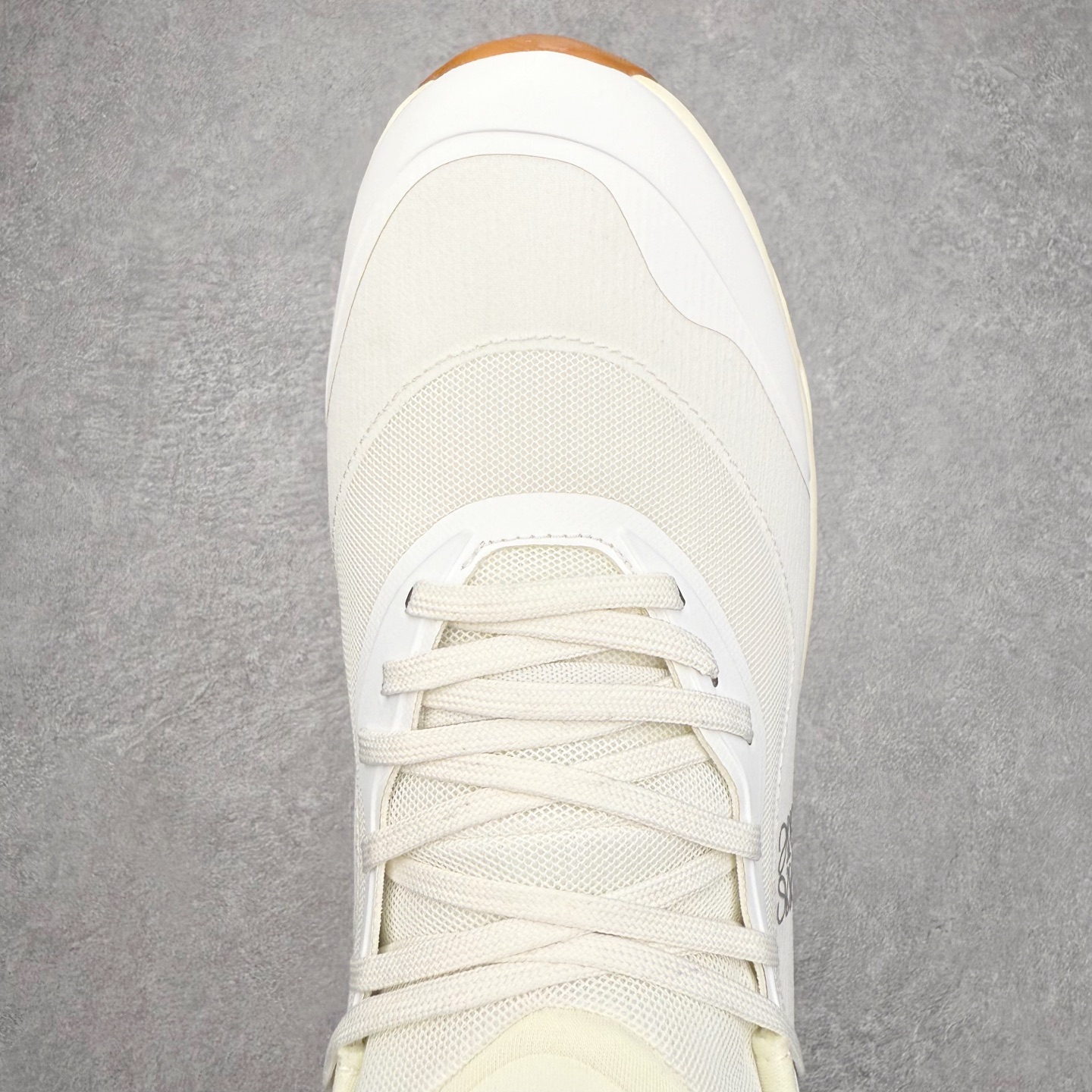 图片[4]-LOEWE x On Cloudtilt 2.0 昂跑罗意威联名 圆头系带生活休闲鞋 此运动品牌 开创于2010年 缓震着陆、强效回弹、轻柔质感的设计构思始终是ON研制关键 与此同时基于“为全球提供革新性的跑步感受”信念 陆续推出了多款跑鞋及其以专业运动人体跑步工程学为设计关键的功能性跑步服饰设备 让跑者不费力气地畅快畅跑 尺码：36 36.5 37.5 38 38.5 39 40 40.5 41 42 42.5 43 44 44.5 45-选品中心