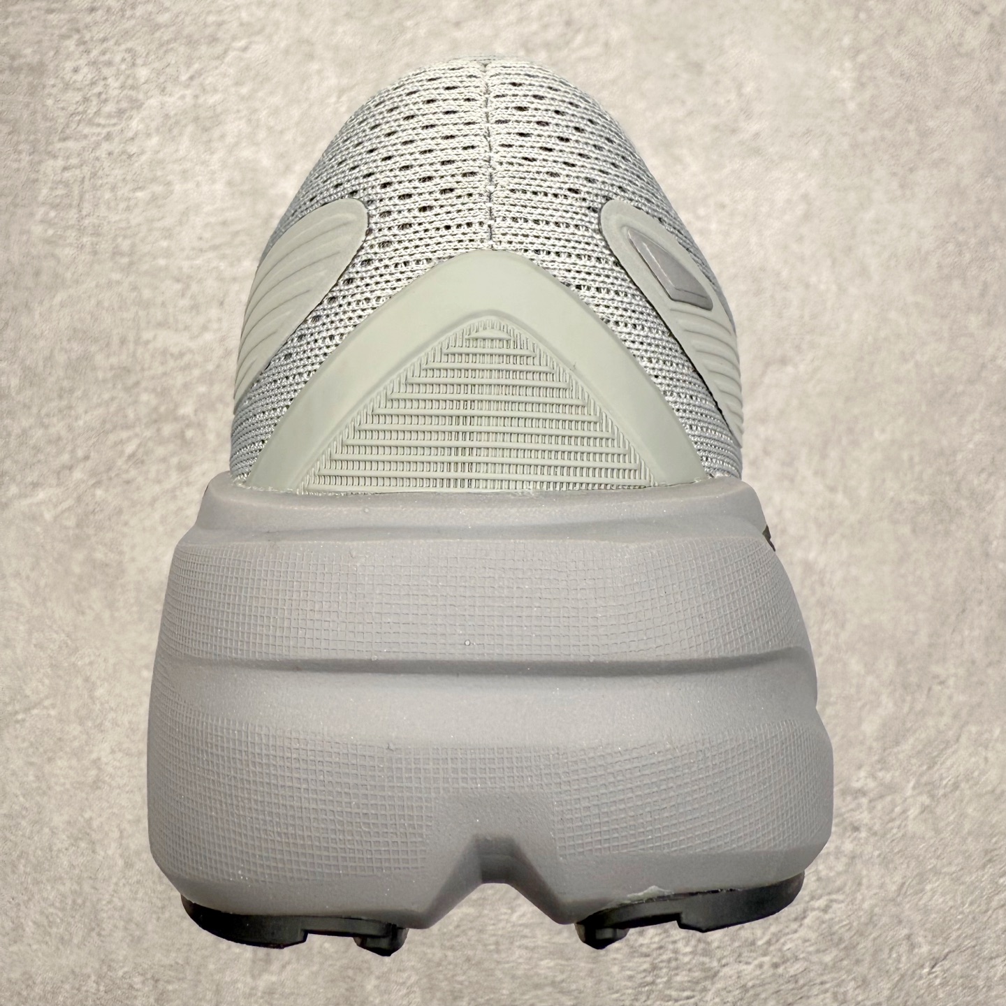 图片[8]-Brooks布鲁克斯 Ghost Max 3 运动舒适防滑耐磨低帮跑步鞋 实拍调校N版已经零色差零失真 百分百还原实物色彩所见即所得 不存在货不对板色差等低级问题 选购参考实物拍摄 不混卖不参货 只用心做好货严格选品 承诺混一赔十 尺码：36 36.5 37.5 38 38.5 39 40 40.5 41 42 42.5 43 44 44.5 45-选品中心