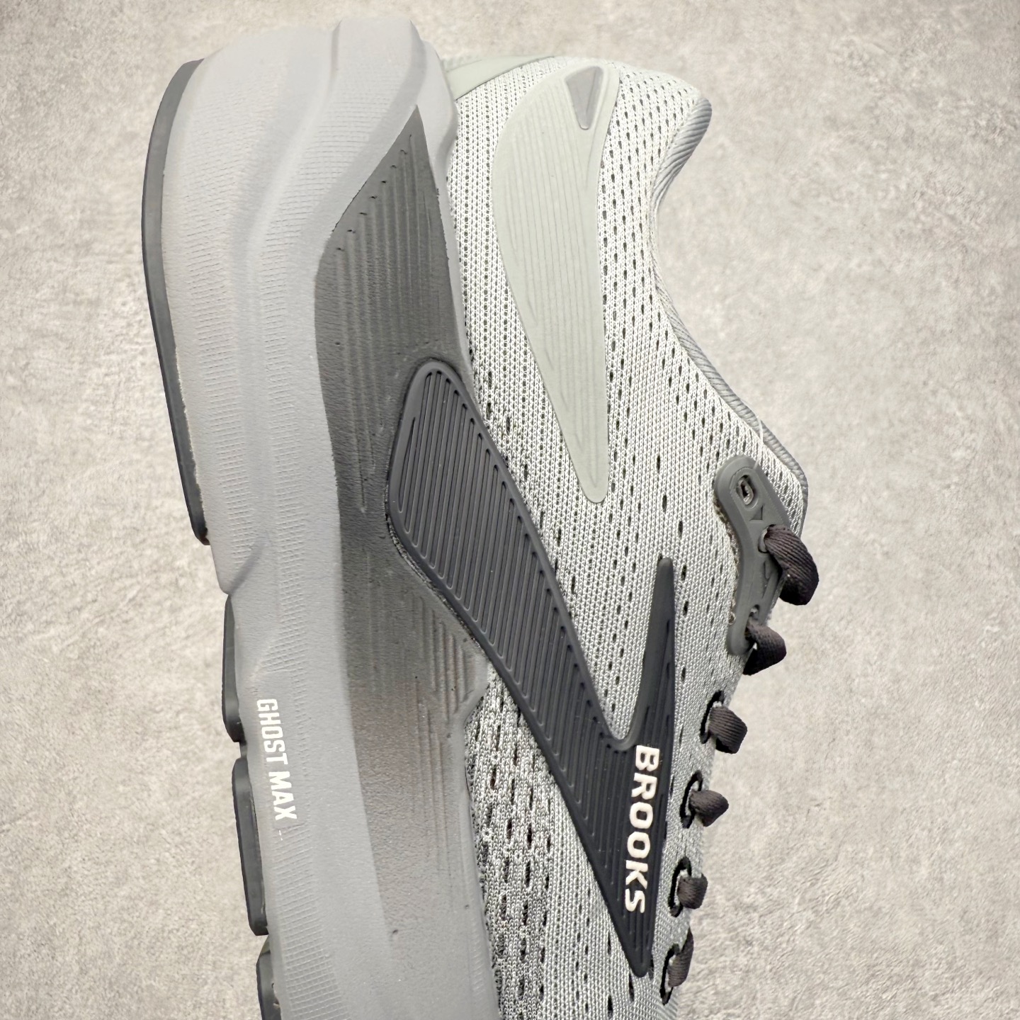 图片[6]-Brooks布鲁克斯 Ghost Max 3 运动舒适防滑耐磨低帮跑步鞋 实拍调校N版已经零色差零失真 百分百还原实物色彩所见即所得 不存在货不对板色差等低级问题 选购参考实物拍摄 不混卖不参货 只用心做好货严格选品 承诺混一赔十 尺码：36 36.5 37.5 38 38.5 39 40 40.5 41 42 42.5 43 44 44.5 45-选品中心