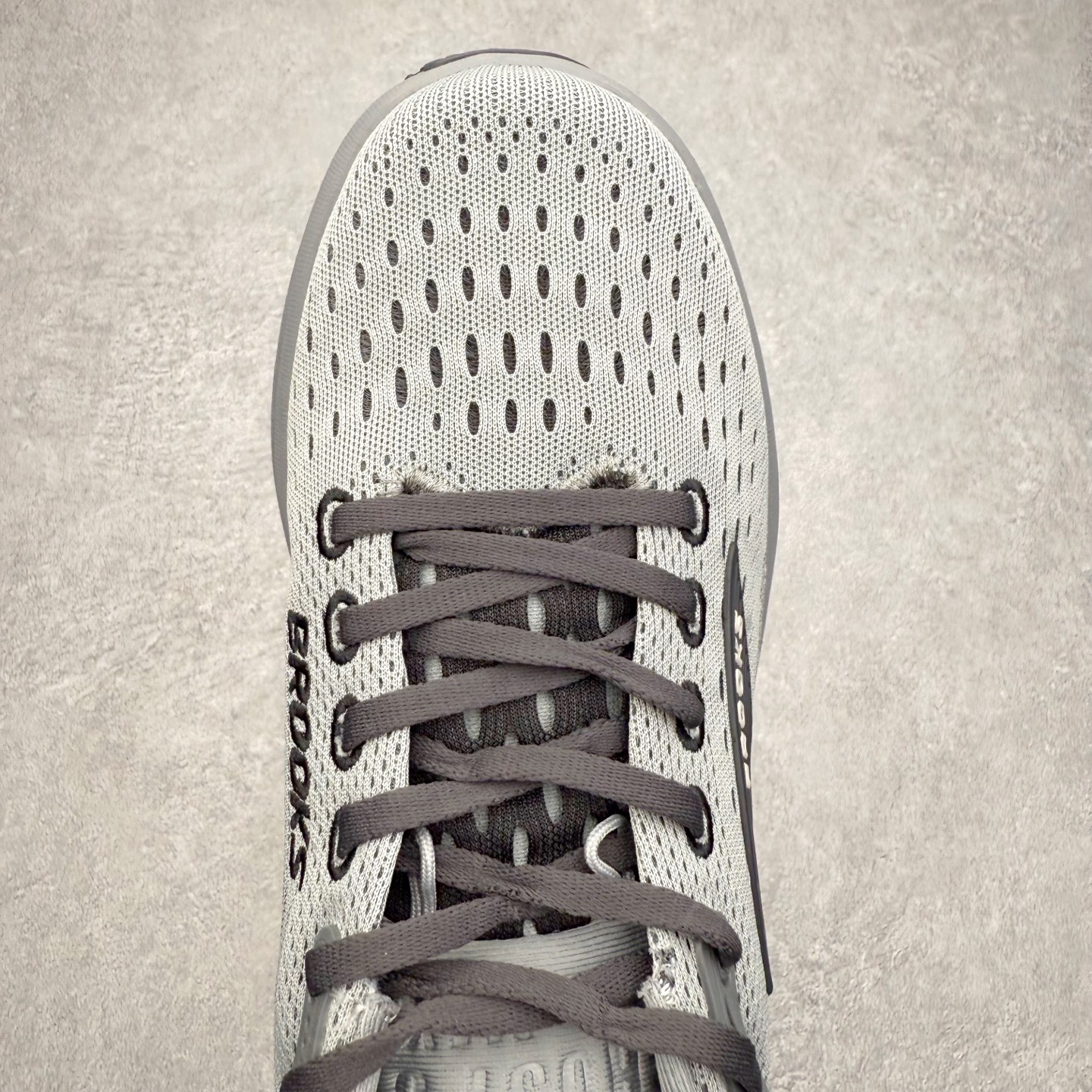 图片[4]-Brooks布鲁克斯 Ghost Max 3 运动舒适防滑耐磨低帮跑步鞋 实拍调校N版已经零色差零失真 百分百还原实物色彩所见即所得 不存在货不对板色差等低级问题 选购参考实物拍摄 不混卖不参货 只用心做好货严格选品 承诺混一赔十 尺码：36 36.5 37.5 38 38.5 39 40 40.5 41 42 42.5 43 44 44.5 45-选品中心