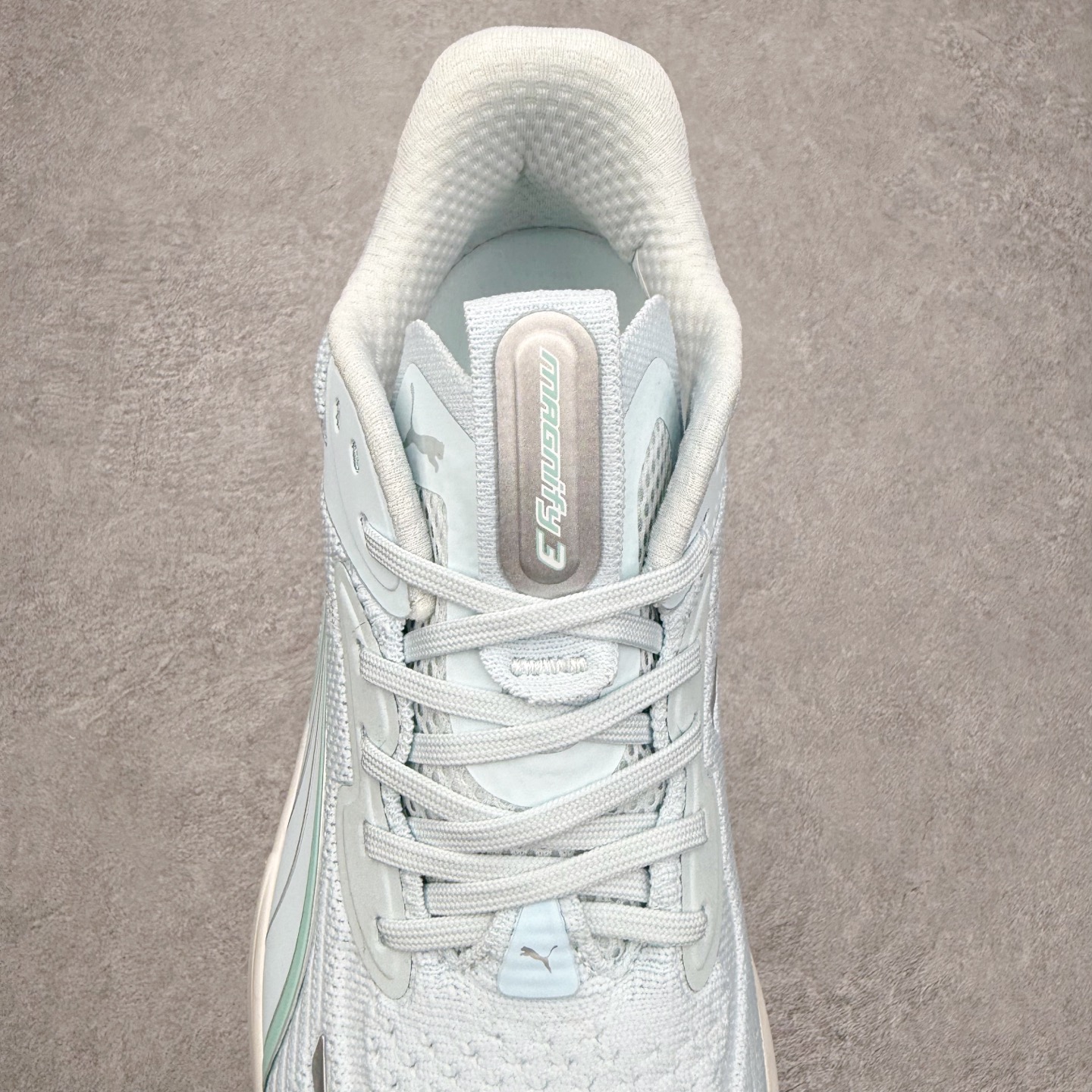 图片[5]-PUMA彪马 Electrify Nitro 4 时尚潮流透气低帮跑步鞋 彪马（Puma）是全球著名的运动品牌，中文作彪马，意为美洲狮，由创始人鲁道夫•达斯勒（Rudolf Dassler）于1948年在德国建立了这个品牌，数十年来PUMA一直在运动界位居要角，近几年来更成功的结合运动、休闲，时尚为一体，跃升为年轻人最爱品牌之一。实拍调校N版已经零色差零失真 百分百还原实物色彩所见即所得 不存在货不对板色差等低级问题 选购参考实物拍摄 不混卖不参货 只用心做好货严格选品 承诺混一赔十 尺码：36 36.5 37.5 38 38.5 39 40 40.5 41 42 42.5 43 44 44.5 45-选品中心