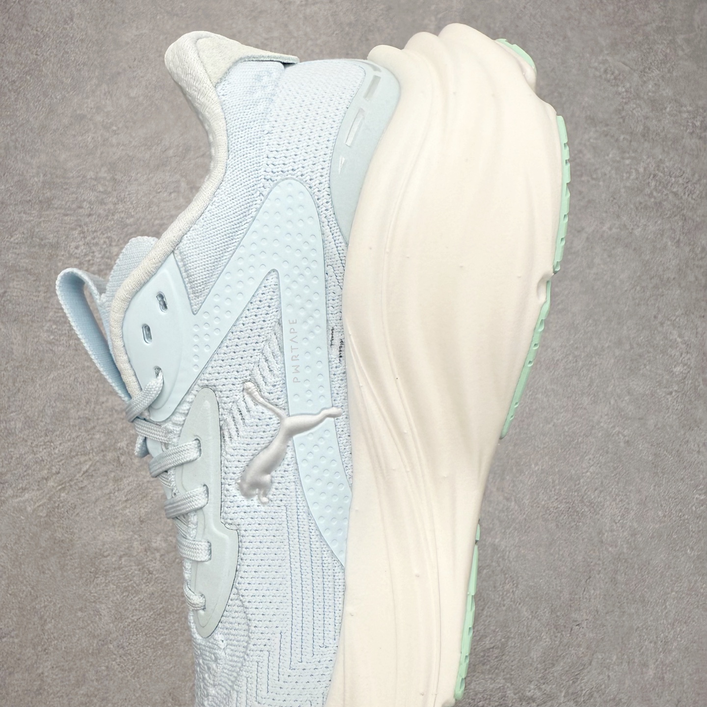 图片[7]-PUMA彪马 Electrify Nitro 4 时尚潮流透气低帮跑步鞋 彪马（Puma）是全球著名的运动品牌，中文作彪马，意为美洲狮，由创始人鲁道夫•达斯勒（Rudolf Dassler）于1948年在德国建立了这个品牌，数十年来PUMA一直在运动界位居要角，近几年来更成功的结合运动、休闲，时尚为一体，跃升为年轻人最爱品牌之一。实拍调校N版已经零色差零失真 百分百还原实物色彩所见即所得 不存在货不对板色差等低级问题 选购参考实物拍摄 不混卖不参货 只用心做好货严格选品 承诺混一赔十 尺码：36 36.5 37.5 38 38.5 39 40 40.5 41 42 42.5 43 44 44.5 45-选品中心