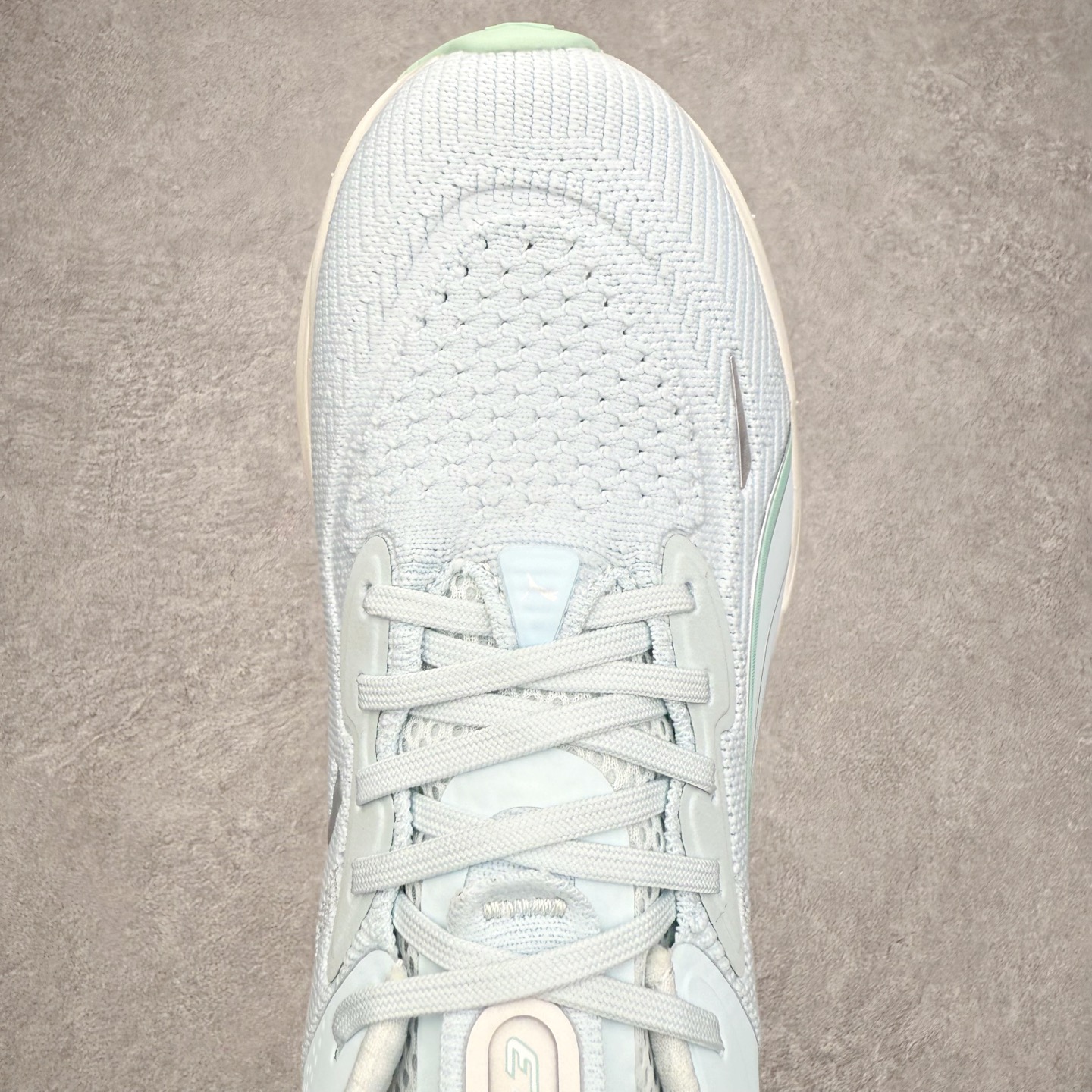 图片[4]-PUMA彪马 Electrify Nitro 4 时尚潮流透气低帮跑步鞋 彪马（Puma）是全球著名的运动品牌，中文作彪马，意为美洲狮，由创始人鲁道夫•达斯勒（Rudolf Dassler）于1948年在德国建立了这个品牌，数十年来PUMA一直在运动界位居要角，近几年来更成功的结合运动、休闲，时尚为一体，跃升为年轻人最爱品牌之一。实拍调校N版已经零色差零失真 百分百还原实物色彩所见即所得 不存在货不对板色差等低级问题 选购参考实物拍摄 不混卖不参货 只用心做好货严格选品 承诺混一赔十 尺码：36 36.5 37.5 38 38.5 39 40 40.5 41 42 42.5 43 44 44.5 45-选品中心