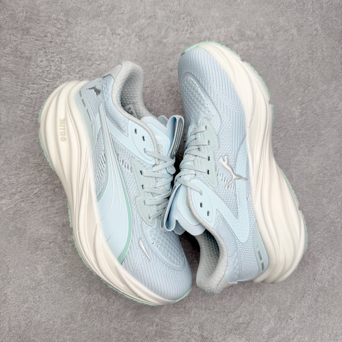 图片[3]-PUMA彪马 Electrify Nitro 4 时尚潮流透气低帮跑步鞋 彪马（Puma）是全球著名的运动品牌，中文作彪马，意为美洲狮，由创始人鲁道夫•达斯勒（Rudolf Dassler）于1948年在德国建立了这个品牌，数十年来PUMA一直在运动界位居要角，近几年来更成功的结合运动、休闲，时尚为一体，跃升为年轻人最爱品牌之一。实拍调校N版已经零色差零失真 百分百还原实物色彩所见即所得 不存在货不对板色差等低级问题 选购参考实物拍摄 不混卖不参货 只用心做好货严格选品 承诺混一赔十 尺码：36 36.5 37.5 38 38.5 39 40 40.5 41 42 42.5 43 44 44.5 45-选品中心