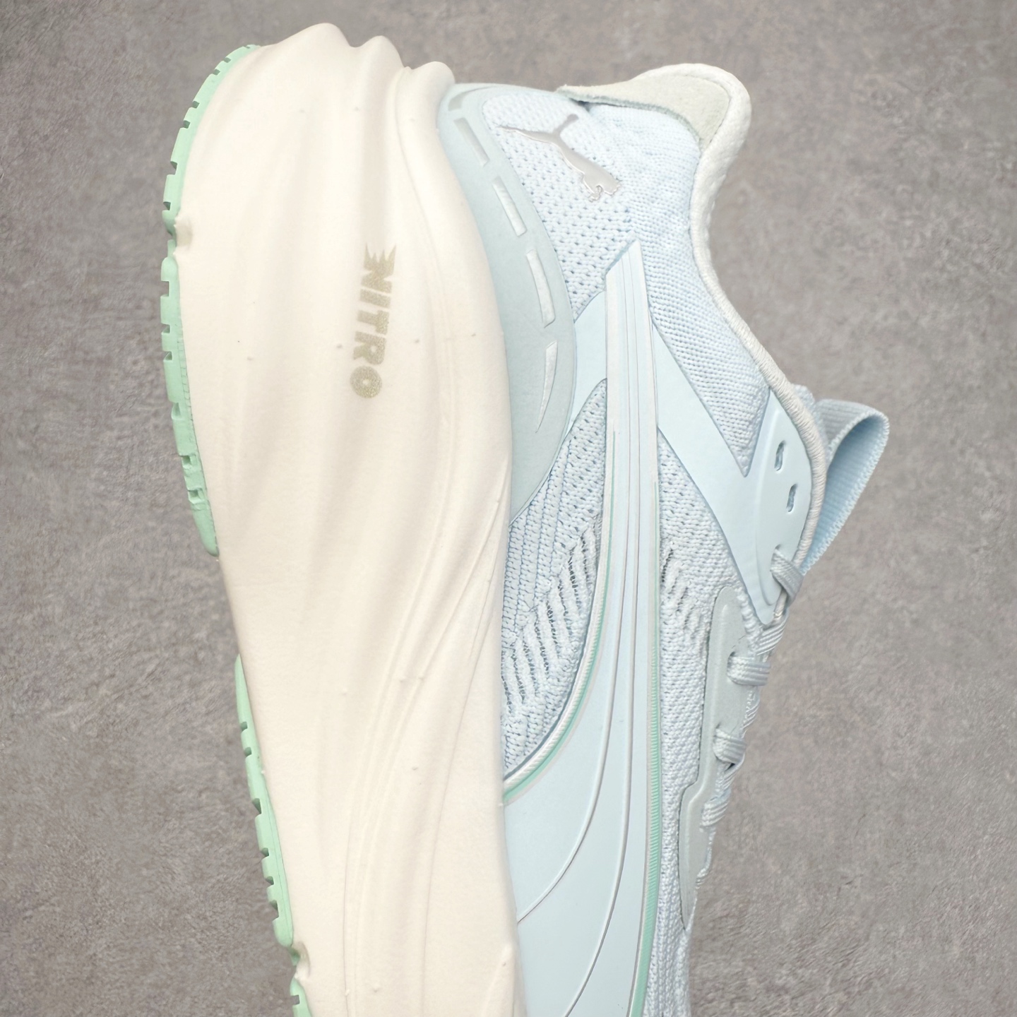 图片[6]-PUMA彪马 Electrify Nitro 4 时尚潮流透气低帮跑步鞋 彪马（Puma）是全球著名的运动品牌，中文作彪马，意为美洲狮，由创始人鲁道夫•达斯勒（Rudolf Dassler）于1948年在德国建立了这个品牌，数十年来PUMA一直在运动界位居要角，近几年来更成功的结合运动、休闲，时尚为一体，跃升为年轻人最爱品牌之一。实拍调校N版已经零色差零失真 百分百还原实物色彩所见即所得 不存在货不对板色差等低级问题 选购参考实物拍摄 不混卖不参货 只用心做好货严格选品 承诺混一赔十 尺码：36 36.5 37.5 38 38.5 39 40 40.5 41 42 42.5 43 44 44.5 45-选品中心