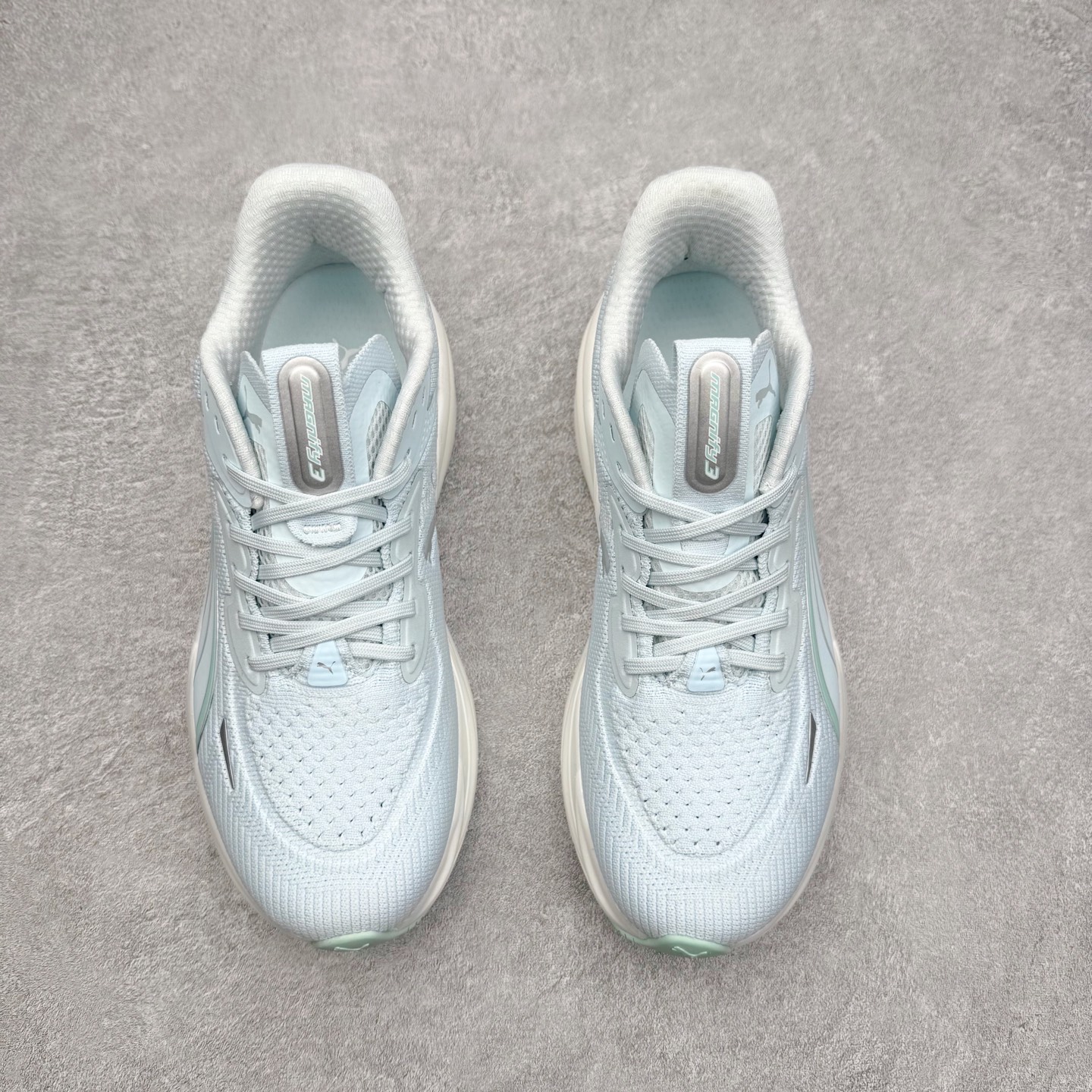 图片[2]-PUMA彪马 Electrify Nitro 4 时尚潮流透气低帮跑步鞋 彪马（Puma）是全球著名的运动品牌，中文作彪马，意为美洲狮，由创始人鲁道夫•达斯勒（Rudolf Dassler）于1948年在德国建立了这个品牌，数十年来PUMA一直在运动界位居要角，近几年来更成功的结合运动、休闲，时尚为一体，跃升为年轻人最爱品牌之一。实拍调校N版已经零色差零失真 百分百还原实物色彩所见即所得 不存在货不对板色差等低级问题 选购参考实物拍摄 不混卖不参货 只用心做好货严格选品 承诺混一赔十 尺码：36 36.5 37.5 38 38.5 39 40 40.5 41 42 42.5 43 44 44.5 45-选品中心