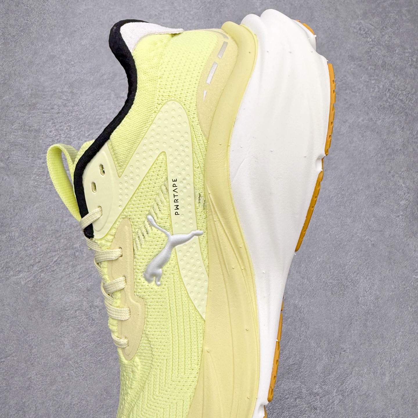 图片[7]-PUMA彪马 Electrify Nitro 4 时尚潮流透气低帮跑步鞋 彪马（Puma）是全球著名的运动品牌，中文作彪马，意为美洲狮，由创始人鲁道夫•达斯勒（Rudolf Dassler）于1948年在德国建立了这个品牌，数十年来PUMA一直在运动界位居要角，近几年来更成功的结合运动、休闲，时尚为一体，跃升为年轻人最爱品牌之一。实拍调校N版已经零色差零失真 百分百还原实物色彩所见即所得 不存在货不对板色差等低级问题 选购参考实物拍摄 不混卖不参货 只用心做好货严格选品 承诺混一赔十 尺码：36 36.5 37.5 38 38.5 39 40 40.5 41 42 42.5 43 44 44.5 45-选品中心