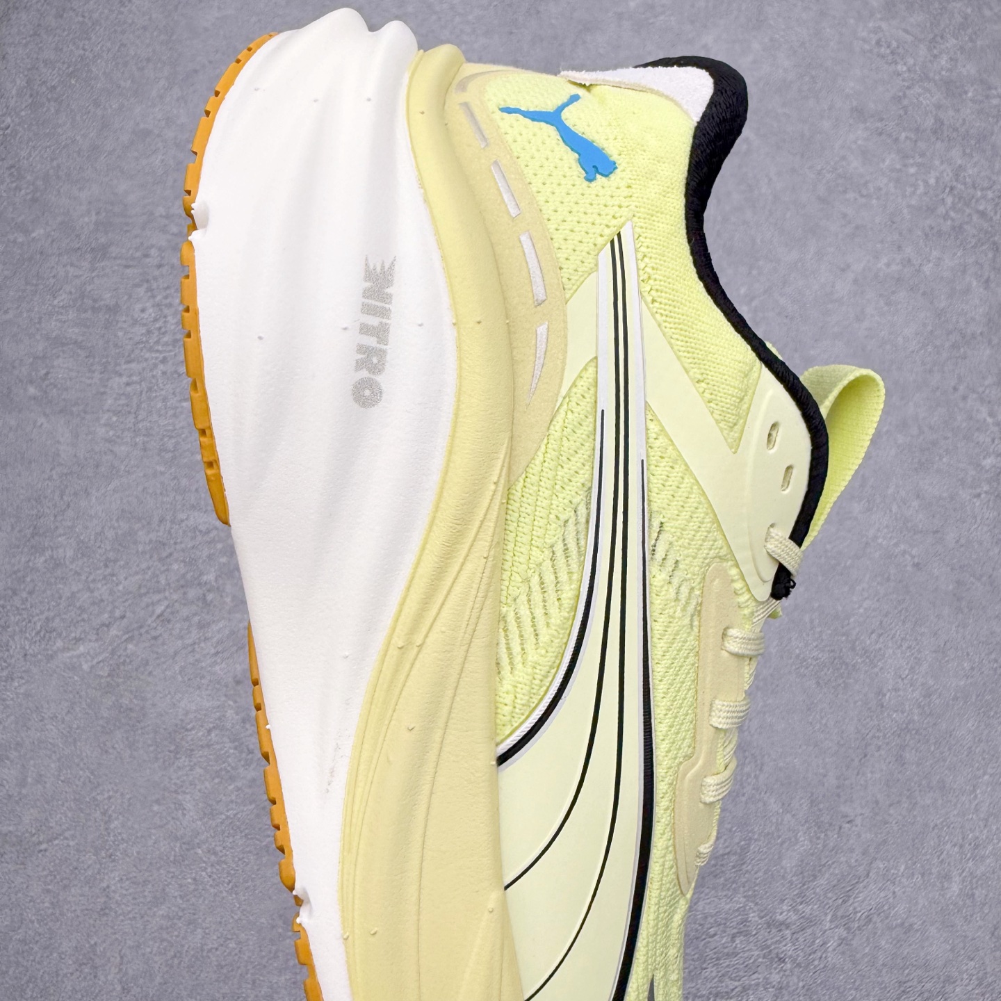 图片[6]-PUMA彪马 Electrify Nitro 4 时尚潮流透气低帮跑步鞋 彪马（Puma）是全球著名的运动品牌，中文作彪马，意为美洲狮，由创始人鲁道夫•达斯勒（Rudolf Dassler）于1948年在德国建立了这个品牌，数十年来PUMA一直在运动界位居要角，近几年来更成功的结合运动、休闲，时尚为一体，跃升为年轻人最爱品牌之一。实拍调校N版已经零色差零失真 百分百还原实物色彩所见即所得 不存在货不对板色差等低级问题 选购参考实物拍摄 不混卖不参货 只用心做好货严格选品 承诺混一赔十 尺码：36 36.5 37.5 38 38.5 39 40 40.5 41 42 42.5 43 44 44.5 45-选品中心