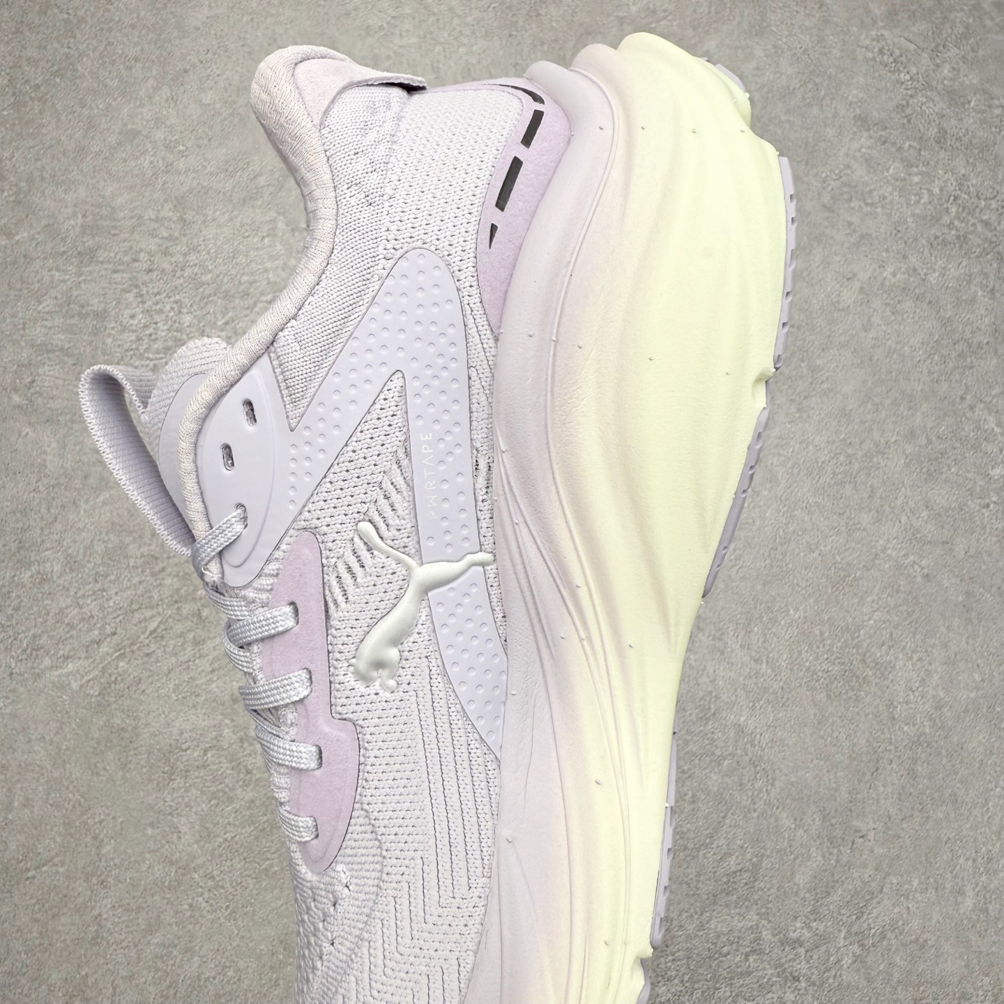 图片[7]-PUMA彪马 Electrify Nitro 4 时尚潮流透气低帮跑步鞋 彪马（Puma）是全球著名的运动品牌，中文作彪马，意为美洲狮，由创始人鲁道夫•达斯勒（Rudolf Dassler）于1948年在德国建立了这个品牌，数十年来PUMA一直在运动界位居要角，近几年来更成功的结合运动、休闲，时尚为一体，跃升为年轻人最爱品牌之一。实拍调校N版已经零色差零失真 百分百还原实物色彩所见即所得 不存在货不对板色差等低级问题 选购参考实物拍摄 不混卖不参货 只用心做好货严格选品 承诺混一赔十 尺码：36 36.5 37.5 38 38.5 39 40 40.5 41 42 42.5 43 44 44.5 45-选品中心