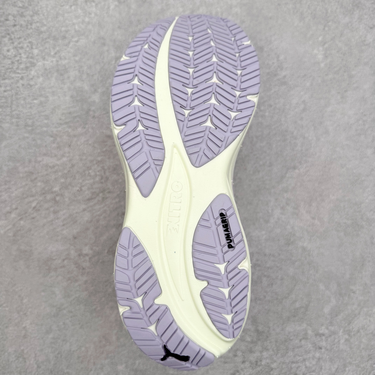 图片[9]-PUMA彪马 Electrify Nitro 4 时尚潮流透气低帮跑步鞋 彪马（Puma）是全球著名的运动品牌，中文作彪马，意为美洲狮，由创始人鲁道夫•达斯勒（Rudolf Dassler）于1948年在德国建立了这个品牌，数十年来PUMA一直在运动界位居要角，近几年来更成功的结合运动、休闲，时尚为一体，跃升为年轻人最爱品牌之一。实拍调校N版已经零色差零失真 百分百还原实物色彩所见即所得 不存在货不对板色差等低级问题 选购参考实物拍摄 不混卖不参货 只用心做好货严格选品 承诺混一赔十 尺码：36 36.5 37.5 38 38.5 39 40 40.5 41 42 42.5 43 44 44.5 45-选品中心