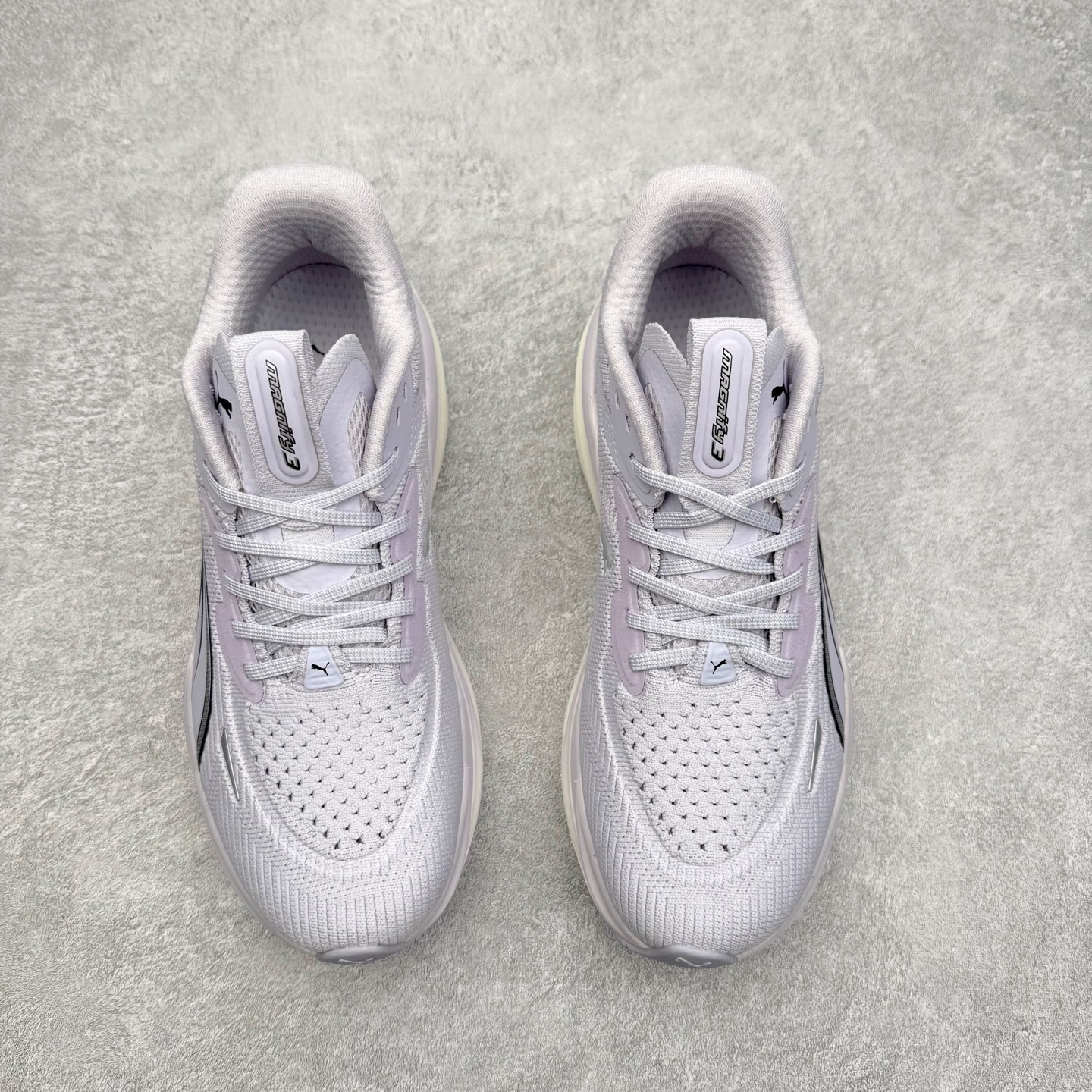 图片[2]-PUMA彪马 Electrify Nitro 4 时尚潮流透气低帮跑步鞋 彪马（Puma）是全球著名的运动品牌，中文作彪马，意为美洲狮，由创始人鲁道夫•达斯勒（Rudolf Dassler）于1948年在德国建立了这个品牌，数十年来PUMA一直在运动界位居要角，近几年来更成功的结合运动、休闲，时尚为一体，跃升为年轻人最爱品牌之一。实拍调校N版已经零色差零失真 百分百还原实物色彩所见即所得 不存在货不对板色差等低级问题 选购参考实物拍摄 不混卖不参货 只用心做好货严格选品 承诺混一赔十 尺码：36 36.5 37.5 38 38.5 39 40 40.5 41 42 42.5 43 44 44.5 45-选品中心