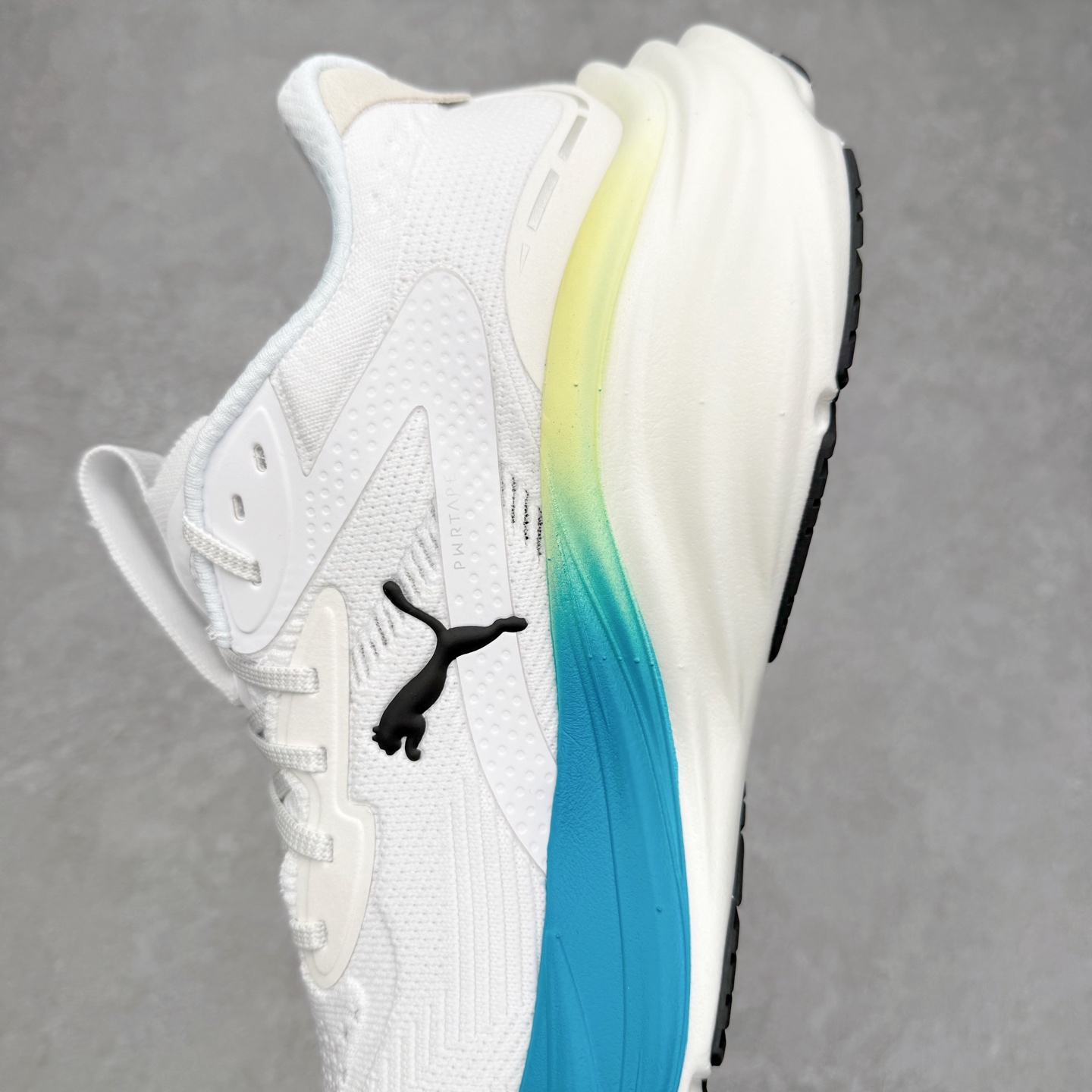 图片[7]-PUMA彪马 Electrify Nitro 4 时尚潮流透气低帮跑步鞋 彪马（Puma）是全球著名的运动品牌，中文作彪马，意为美洲狮，由创始人鲁道夫•达斯勒（Rudolf Dassler）于1948年在德国建立了这个品牌，数十年来PUMA一直在运动界位居要角，近几年来更成功的结合运动、休闲，时尚为一体，跃升为年轻人最爱品牌之一。实拍调校N版已经零色差零失真 百分百还原实物色彩所见即所得 不存在货不对板色差等低级问题 选购参考实物拍摄 不混卖不参货 只用心做好货严格选品 承诺混一赔十 尺码：36 36.5 37.5 38 38.5 39 40 40.5 41 42 42.5 43 44 44.5 45-选品中心