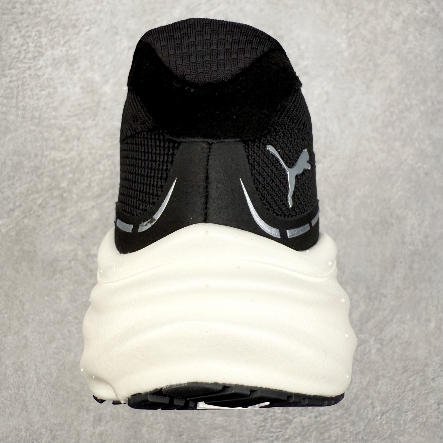 图片[8]-PUMA彪马 Electrify Nitro 4 时尚潮流透气低帮跑步鞋 彪马（Puma）是全球著名的运动品牌，中文作彪马，意为美洲狮，由创始人鲁道夫•达斯勒（Rudolf Dassler）于1948年在德国建立了这个品牌，数十年来PUMA一直在运动界位居要角，近几年来更成功的结合运动、休闲，时尚为一体，跃升为年轻人最爱品牌之一。实拍调校N版已经零色差零失真 百分百还原实物色彩所见即所得 不存在货不对板色差等低级问题 选购参考实物拍摄 不混卖不参货 只用心做好货严格选品 承诺混一赔十 尺码：36 36.5 37.5 38 38.5 39 40 40.5 41 42 42.5 43 44 44.5 45-选品中心