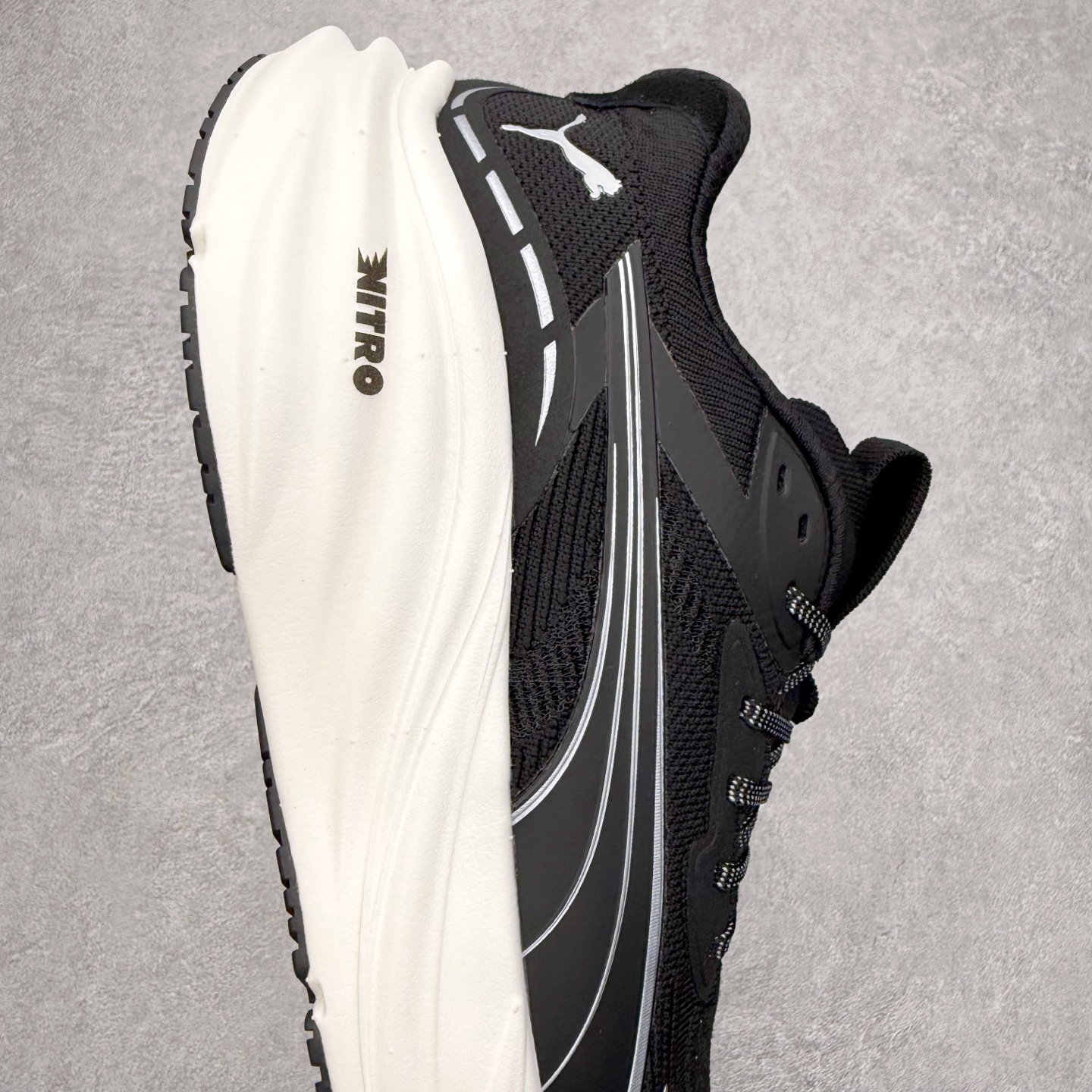 图片[6]-PUMA彪马 Electrify Nitro 4 时尚潮流透气低帮跑步鞋 彪马（Puma）是全球著名的运动品牌，中文作彪马，意为美洲狮，由创始人鲁道夫•达斯勒（Rudolf Dassler）于1948年在德国建立了这个品牌，数十年来PUMA一直在运动界位居要角，近几年来更成功的结合运动、休闲，时尚为一体，跃升为年轻人最爱品牌之一。实拍调校N版已经零色差零失真 百分百还原实物色彩所见即所得 不存在货不对板色差等低级问题 选购参考实物拍摄 不混卖不参货 只用心做好货严格选品 承诺混一赔十 尺码：36 36.5 37.5 38 38.5 39 40 40.5 41 42 42.5 43 44 44.5 45-选品中心