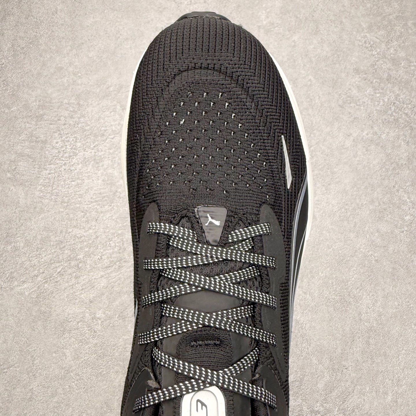 图片[4]-PUMA彪马 Electrify Nitro 4 时尚潮流透气低帮跑步鞋 彪马（Puma）是全球著名的运动品牌，中文作彪马，意为美洲狮，由创始人鲁道夫•达斯勒（Rudolf Dassler）于1948年在德国建立了这个品牌，数十年来PUMA一直在运动界位居要角，近几年来更成功的结合运动、休闲，时尚为一体，跃升为年轻人最爱品牌之一。实拍调校N版已经零色差零失真 百分百还原实物色彩所见即所得 不存在货不对板色差等低级问题 选购参考实物拍摄 不混卖不参货 只用心做好货严格选品 承诺混一赔十 尺码：36 36.5 37.5 38 38.5 39 40 40.5 41 42 42.5 43 44 44.5 45-选品中心