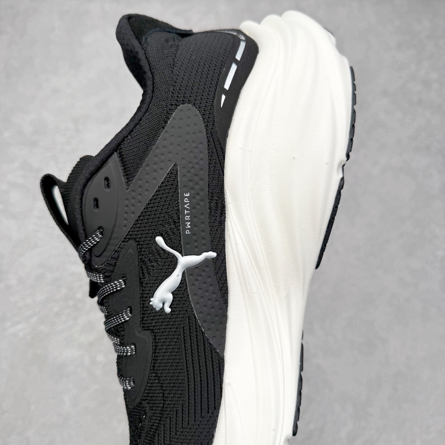 图片[7]-PUMA彪马 Electrify Nitro 4 时尚潮流透气低帮跑步鞋 彪马（Puma）是全球著名的运动品牌，中文作彪马，意为美洲狮，由创始人鲁道夫•达斯勒（Rudolf Dassler）于1948年在德国建立了这个品牌，数十年来PUMA一直在运动界位居要角，近几年来更成功的结合运动、休闲，时尚为一体，跃升为年轻人最爱品牌之一。实拍调校N版已经零色差零失真 百分百还原实物色彩所见即所得 不存在货不对板色差等低级问题 选购参考实物拍摄 不混卖不参货 只用心做好货严格选品 承诺混一赔十 尺码：36 36.5 37.5 38 38.5 39 40 40.5 41 42 42.5 43 44 44.5 45-选品中心