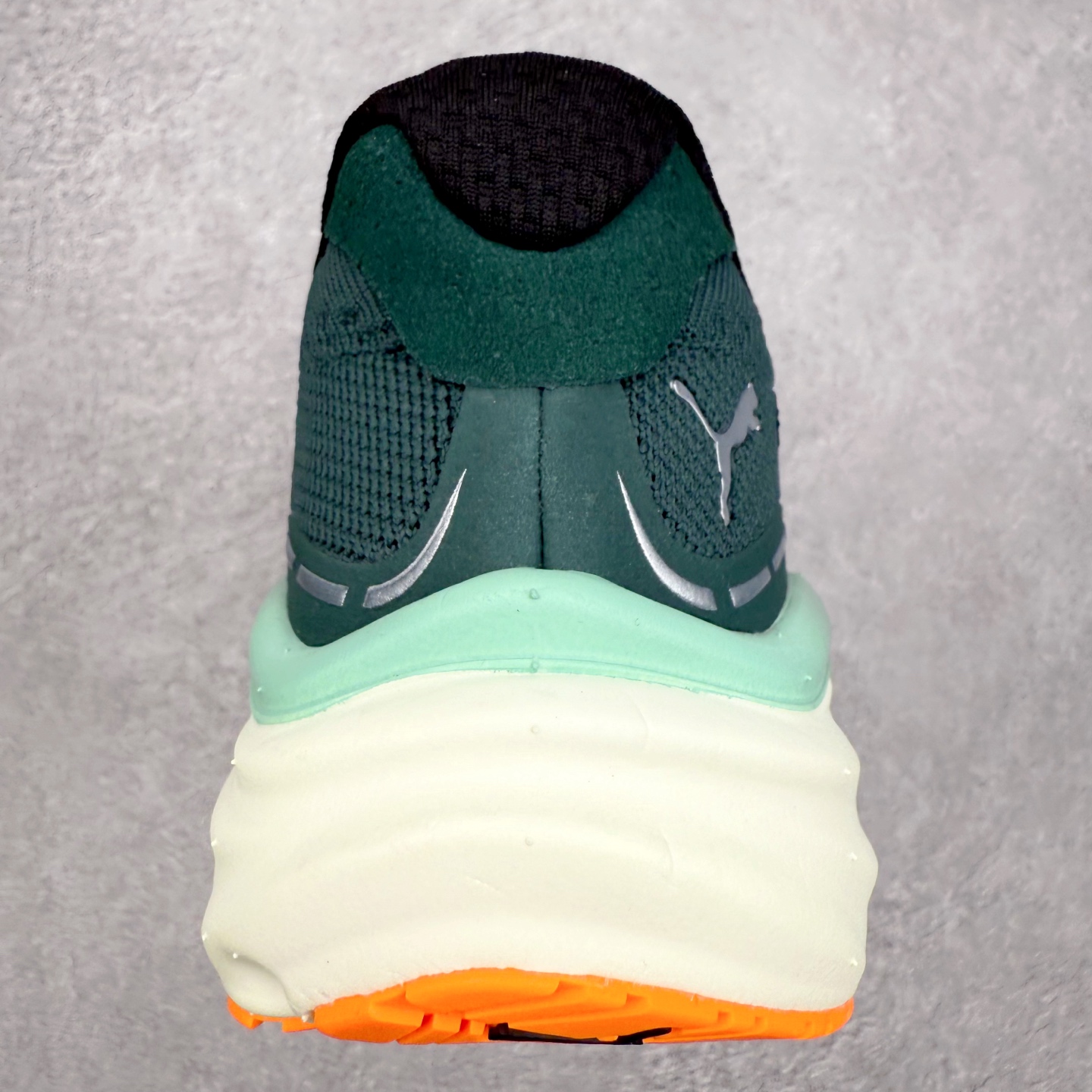 图片[8]-PUMA彪马 Electrify Nitro 4 时尚潮流透气低帮跑步鞋 彪马（Puma）是全球著名的运动品牌，中文作彪马，意为美洲狮，由创始人鲁道夫•达斯勒（Rudolf Dassler）于1948年在德国建立了这个品牌，数十年来PUMA一直在运动界位居要角，近几年来更成功的结合运动、休闲，时尚为一体，跃升为年轻人最爱品牌之一。实拍调校N版已经零色差零失真 百分百还原实物色彩所见即所得 不存在货不对板色差等低级问题 选购参考实物拍摄 不混卖不参货 只用心做好货严格选品 承诺混一赔十 尺码：36 36.5 37.5 38 38.5 39 40 40.5 41 42 42.5 43 44 44.5 45-选品中心