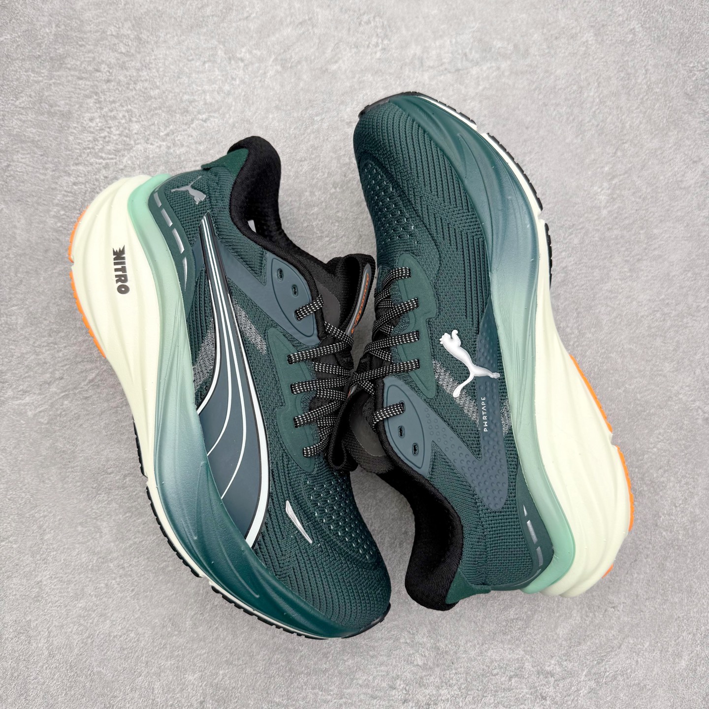 图片[3]-PUMA彪马 Electrify Nitro 4 时尚潮流透气低帮跑步鞋 彪马（Puma）是全球著名的运动品牌，中文作彪马，意为美洲狮，由创始人鲁道夫•达斯勒（Rudolf Dassler）于1948年在德国建立了这个品牌，数十年来PUMA一直在运动界位居要角，近几年来更成功的结合运动、休闲，时尚为一体，跃升为年轻人最爱品牌之一。实拍调校N版已经零色差零失真 百分百还原实物色彩所见即所得 不存在货不对板色差等低级问题 选购参考实物拍摄 不混卖不参货 只用心做好货严格选品 承诺混一赔十 尺码：36 36.5 37.5 38 38.5 39 40 40.5 41 42 42.5 43 44 44.5 45-选品中心