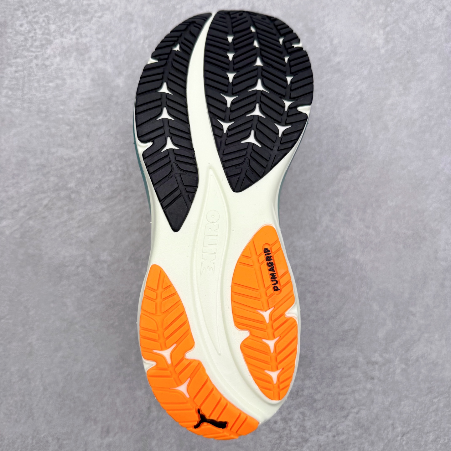 图片[9]-PUMA彪马 Electrify Nitro 4 时尚潮流透气低帮跑步鞋 彪马（Puma）是全球著名的运动品牌，中文作彪马，意为美洲狮，由创始人鲁道夫•达斯勒（Rudolf Dassler）于1948年在德国建立了这个品牌，数十年来PUMA一直在运动界位居要角，近几年来更成功的结合运动、休闲，时尚为一体，跃升为年轻人最爱品牌之一。实拍调校N版已经零色差零失真 百分百还原实物色彩所见即所得 不存在货不对板色差等低级问题 选购参考实物拍摄 不混卖不参货 只用心做好货严格选品 承诺混一赔十 尺码：36 36.5 37.5 38 38.5 39 40 40.5 41 42 42.5 43 44 44.5 45-选品中心