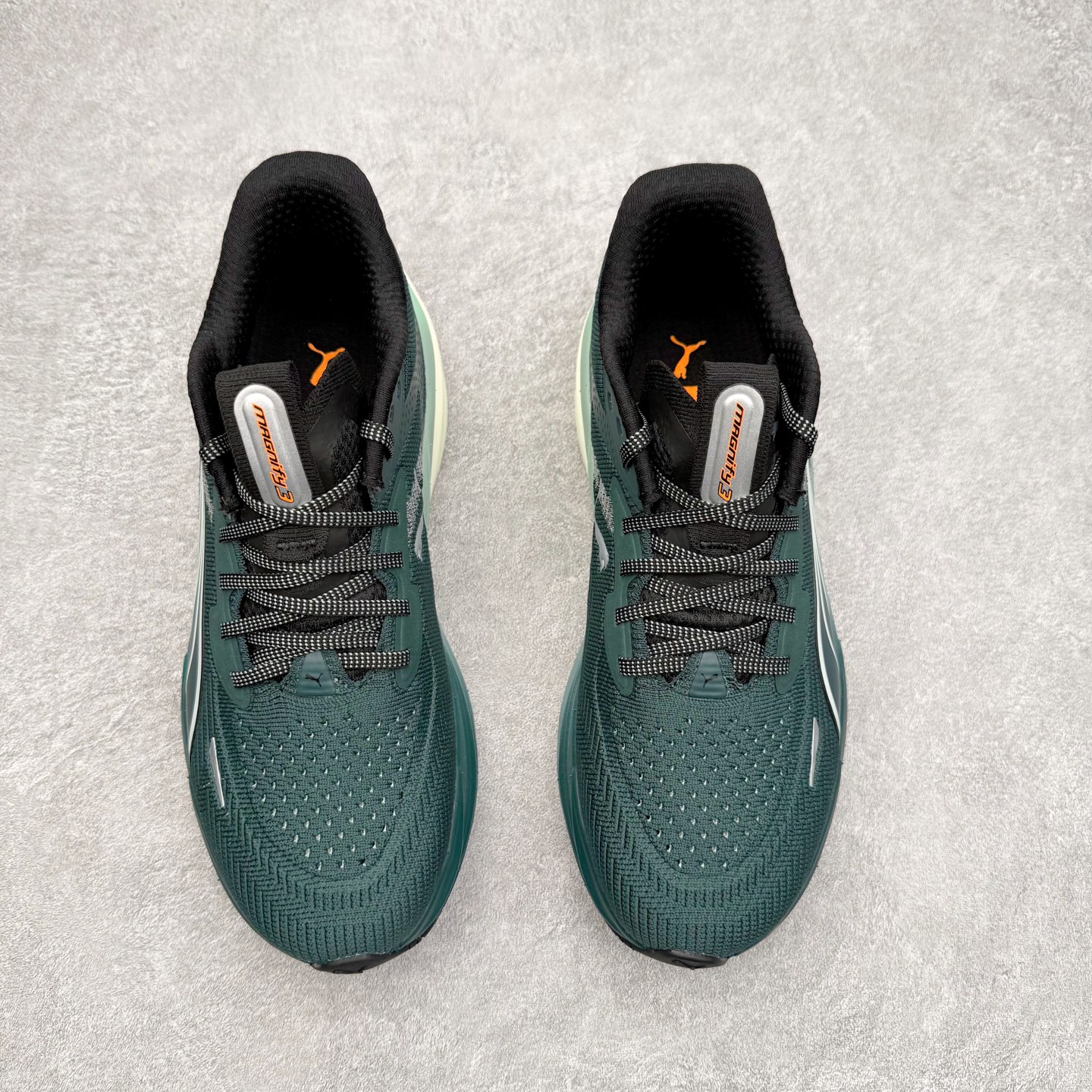 图片[2]-PUMA彪马 Electrify Nitro 4 时尚潮流透气低帮跑步鞋 彪马（Puma）是全球著名的运动品牌，中文作彪马，意为美洲狮，由创始人鲁道夫•达斯勒（Rudolf Dassler）于1948年在德国建立了这个品牌，数十年来PUMA一直在运动界位居要角，近几年来更成功的结合运动、休闲，时尚为一体，跃升为年轻人最爱品牌之一。实拍调校N版已经零色差零失真 百分百还原实物色彩所见即所得 不存在货不对板色差等低级问题 选购参考实物拍摄 不混卖不参货 只用心做好货严格选品 承诺混一赔十 尺码：36 36.5 37.5 38 38.5 39 40 40.5 41 42 42.5 43 44 44.5 45-选品中心