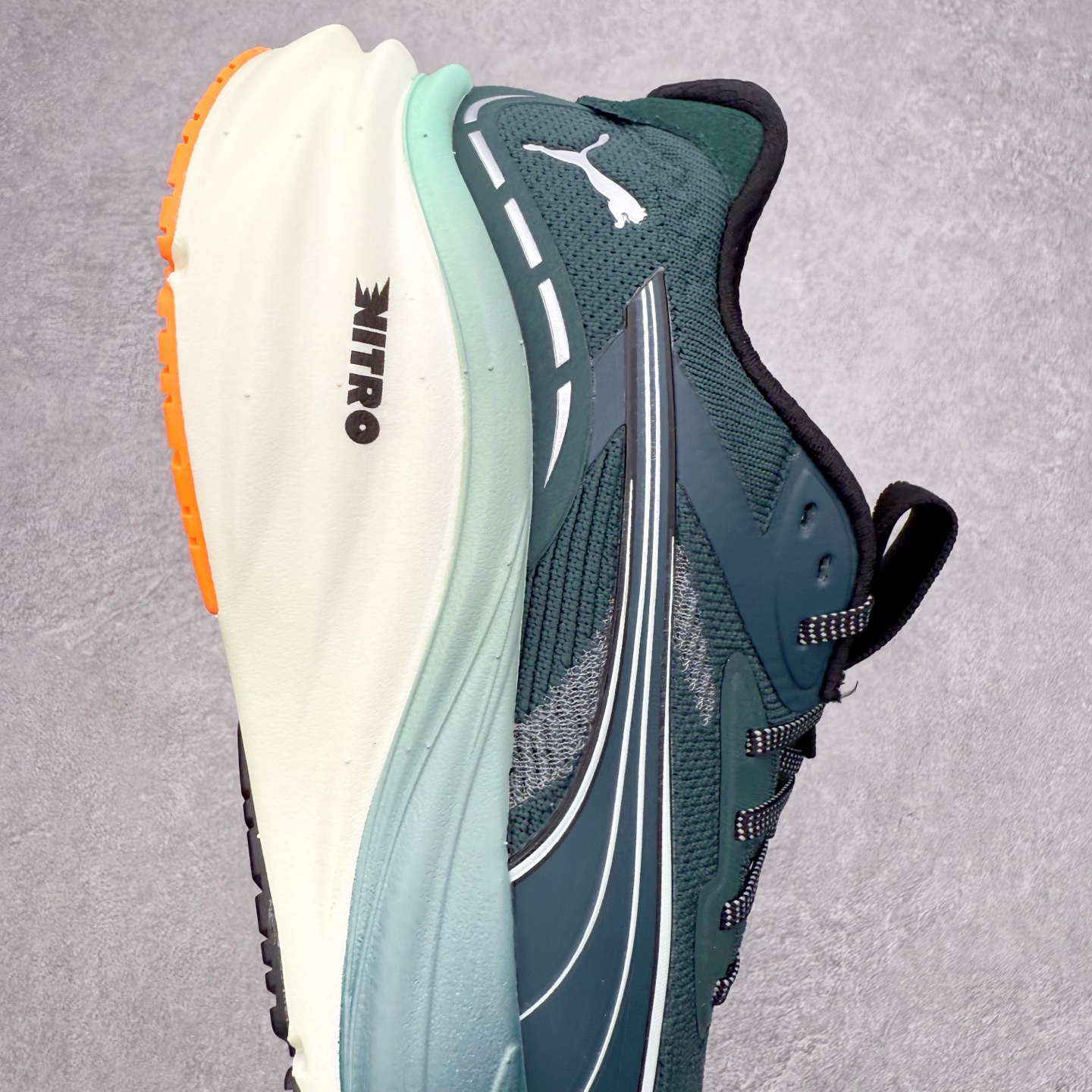 图片[6]-PUMA彪马 Electrify Nitro 4 时尚潮流透气低帮跑步鞋 彪马（Puma）是全球著名的运动品牌，中文作彪马，意为美洲狮，由创始人鲁道夫•达斯勒（Rudolf Dassler）于1948年在德国建立了这个品牌，数十年来PUMA一直在运动界位居要角，近几年来更成功的结合运动、休闲，时尚为一体，跃升为年轻人最爱品牌之一。实拍调校N版已经零色差零失真 百分百还原实物色彩所见即所得 不存在货不对板色差等低级问题 选购参考实物拍摄 不混卖不参货 只用心做好货严格选品 承诺混一赔十 尺码：36 36.5 37.5 38 38.5 39 40 40.5 41 42 42.5 43 44 44.5 45-选品中心