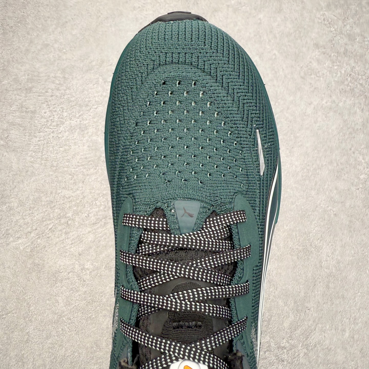 图片[4]-PUMA彪马 Electrify Nitro 4 时尚潮流透气低帮跑步鞋 彪马（Puma）是全球著名的运动品牌，中文作彪马，意为美洲狮，由创始人鲁道夫•达斯勒（Rudolf Dassler）于1948年在德国建立了这个品牌，数十年来PUMA一直在运动界位居要角，近几年来更成功的结合运动、休闲，时尚为一体，跃升为年轻人最爱品牌之一。实拍调校N版已经零色差零失真 百分百还原实物色彩所见即所得 不存在货不对板色差等低级问题 选购参考实物拍摄 不混卖不参货 只用心做好货严格选品 承诺混一赔十 尺码：36 36.5 37.5 38 38.5 39 40 40.5 41 42 42.5 43 44 44.5 45-选品中心