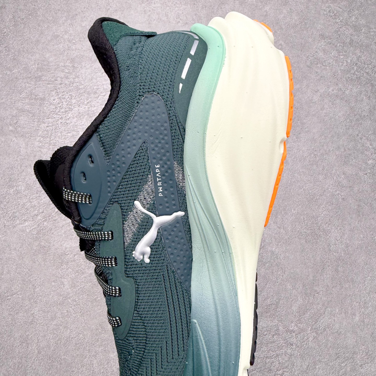 图片[7]-PUMA彪马 Electrify Nitro 4 时尚潮流透气低帮跑步鞋 彪马（Puma）是全球著名的运动品牌，中文作彪马，意为美洲狮，由创始人鲁道夫•达斯勒（Rudolf Dassler）于1948年在德国建立了这个品牌，数十年来PUMA一直在运动界位居要角，近几年来更成功的结合运动、休闲，时尚为一体，跃升为年轻人最爱品牌之一。实拍调校N版已经零色差零失真 百分百还原实物色彩所见即所得 不存在货不对板色差等低级问题 选购参考实物拍摄 不混卖不参货 只用心做好货严格选品 承诺混一赔十 尺码：36 36.5 37.5 38 38.5 39 40 40.5 41 42 42.5 43 44 44.5 45-选品中心