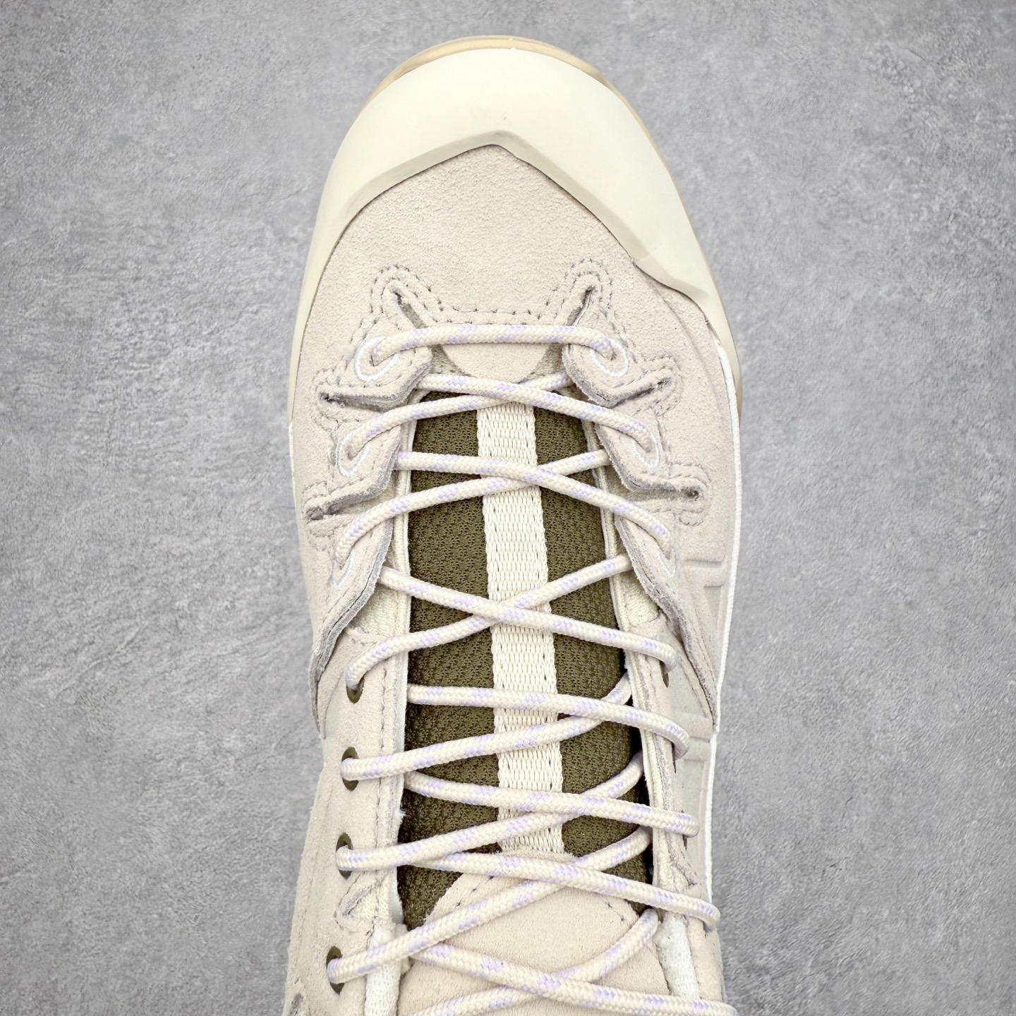 图片[4]-SALOMON萨洛蒙 乙巳CNY蟠虺系列 X ALP PANHUI 时尚 舒适减震包裹性支撑轻便 低帮跑步鞋 男女同款 SALOMON诞生于1947年的法国阿尔卑斯山区，全球知名的户外运动品牌。一直致力于推动滑雪、越野跑等山地运动的发展及产品的进步。其产品设计致力于追求创新和发掘产品的性能极限，帮助喜欢自由的人在山地间不断挑战自我。实拍调校N版已经零色差零失真 百分百还原实物色彩所见即所得 不存在货不对板色差等低级问题 选购参考实物拍摄 不混卖不参货 只用心做好货严格选品 承诺混一赔十 尺码：36 36.5 37.5 38 38.5 39 40 40.5 41 42 42.5 43 44 44.5 45-选品中心