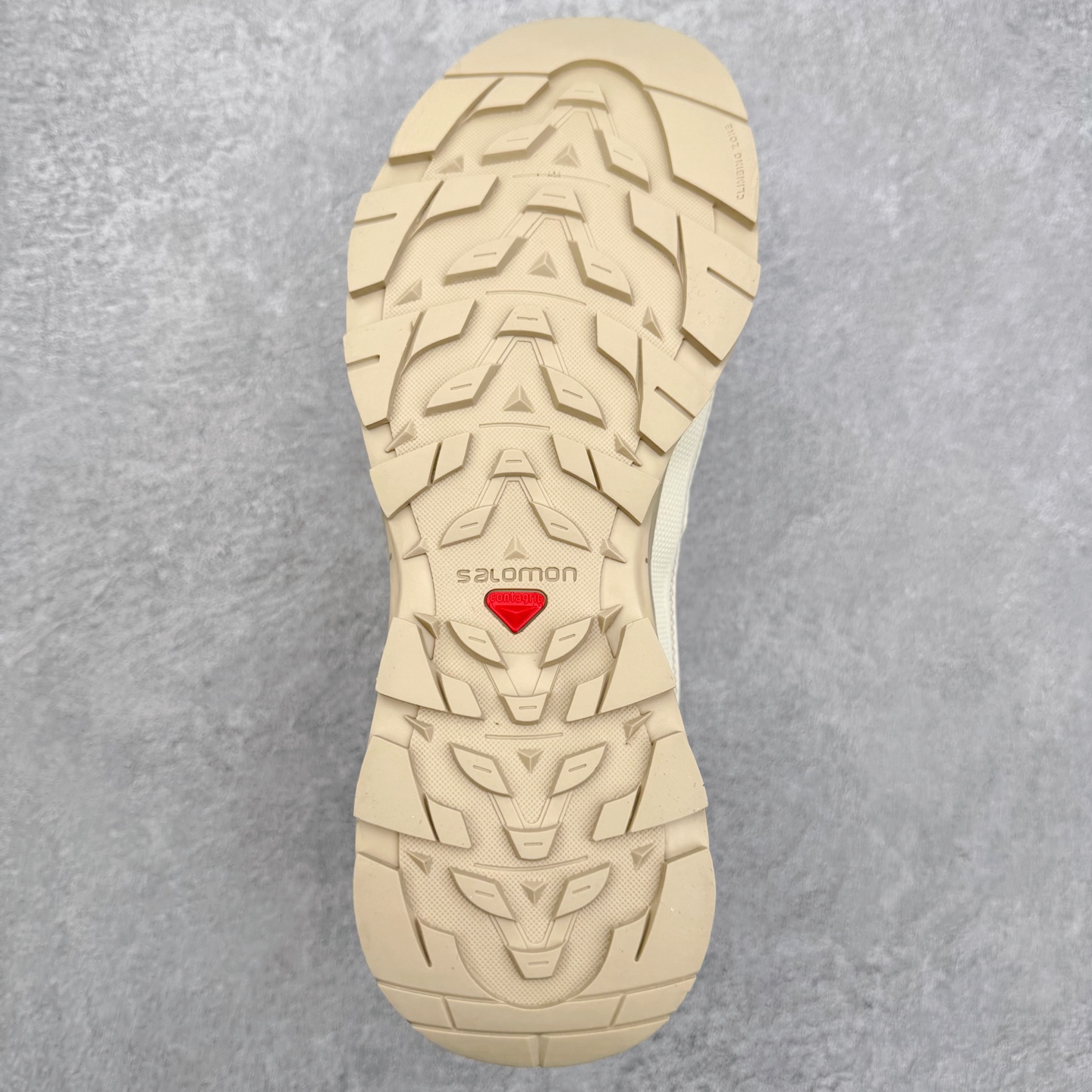 图片[9]-SALOMON萨洛蒙 乙巳CNY蟠虺系列 X ALP PANHUI 时尚 舒适减震包裹性支撑轻便 低帮跑步鞋 男女同款 SALOMON诞生于1947年的法国阿尔卑斯山区，全球知名的户外运动品牌。一直致力于推动滑雪、越野跑等山地运动的发展及产品的进步。其产品设计致力于追求创新和发掘产品的性能极限，帮助喜欢自由的人在山地间不断挑战自我。实拍调校N版已经零色差零失真 百分百还原实物色彩所见即所得 不存在货不对板色差等低级问题 选购参考实物拍摄 不混卖不参货 只用心做好货严格选品 承诺混一赔十 尺码：36 36.5 37.5 38 38.5 39 40 40.5 41 42 42.5 43 44 44.5 45-选品中心