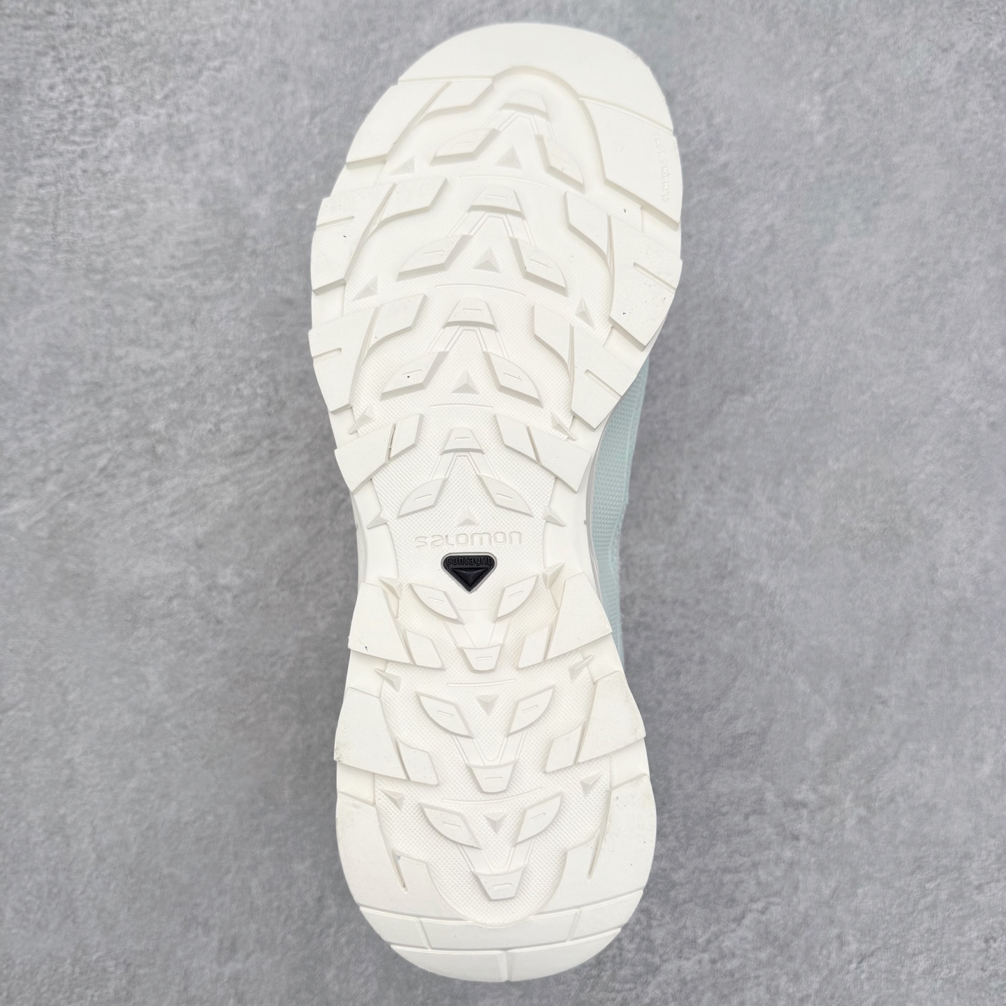 图片[9]-SALOMON萨洛蒙 乙巳CNY蟠虺系列 X ALP PANHUI 时尚 舒适减震包裹性支撑轻便 低帮跑步鞋 男女同款 SALOMON诞生于1947年的法国阿尔卑斯山区，全球知名的户外运动品牌。一直致力于推动滑雪、越野跑等山地运动的发展及产品的进步。其产品设计致力于追求创新和发掘产品的性能极限，帮助喜欢自由的人在山地间不断挑战自我。实拍调校N版已经零色差零失真 百分百还原实物色彩所见即所得 不存在货不对板色差等低级问题 选购参考实物拍摄 不混卖不参货 只用心做好货严格选品 承诺混一赔十 尺码：36 36.5 37.5 38 38.5 39 40 40.5 41 42 42.5 43 44 44.5 45-选品中心