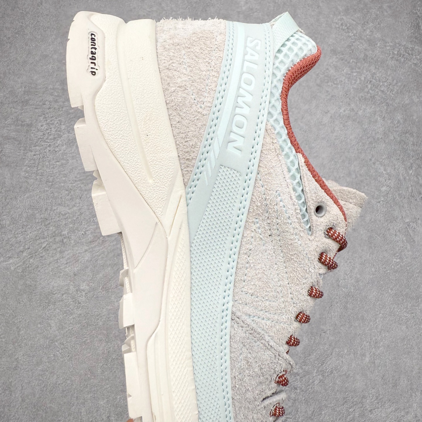 图片[6]-SALOMON萨洛蒙 乙巳CNY蟠虺系列 X ALP PANHUI 时尚 舒适减震包裹性支撑轻便 低帮跑步鞋 男女同款 SALOMON诞生于1947年的法国阿尔卑斯山区，全球知名的户外运动品牌。一直致力于推动滑雪、越野跑等山地运动的发展及产品的进步。其产品设计致力于追求创新和发掘产品的性能极限，帮助喜欢自由的人在山地间不断挑战自我。实拍调校N版已经零色差零失真 百分百还原实物色彩所见即所得 不存在货不对板色差等低级问题 选购参考实物拍摄 不混卖不参货 只用心做好货严格选品 承诺混一赔十 尺码：36 36.5 37.5 38 38.5 39 40 40.5 41 42 42.5 43 44 44.5 45-选品中心