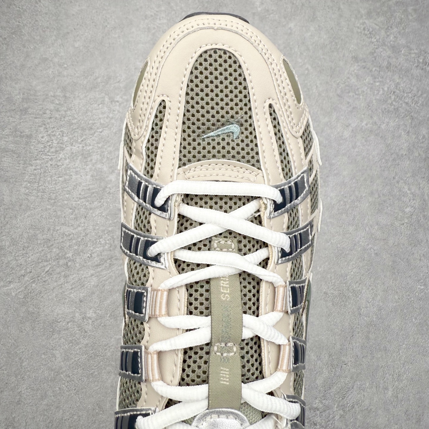 图片[4]-NK P-6000 系列低帮复古老爹风休闲运动舒适慢跑鞋 CD6404-203 融合 Pegasus 过往运动鞋设计 助力 21 世纪早期跑步运动跃升时尚新高度 采用透气网眼布、运动风格线条和耐穿覆面 兼具吸睛外观和舒适感受 中底泡绵以田径赛道为灵感 打造厚实设计 缔造出众缓震性能 尺码：36 36.5 37.5 38 38.5 39 40 40.5 41 42 42.5 43 44 44.5 45-选品中心