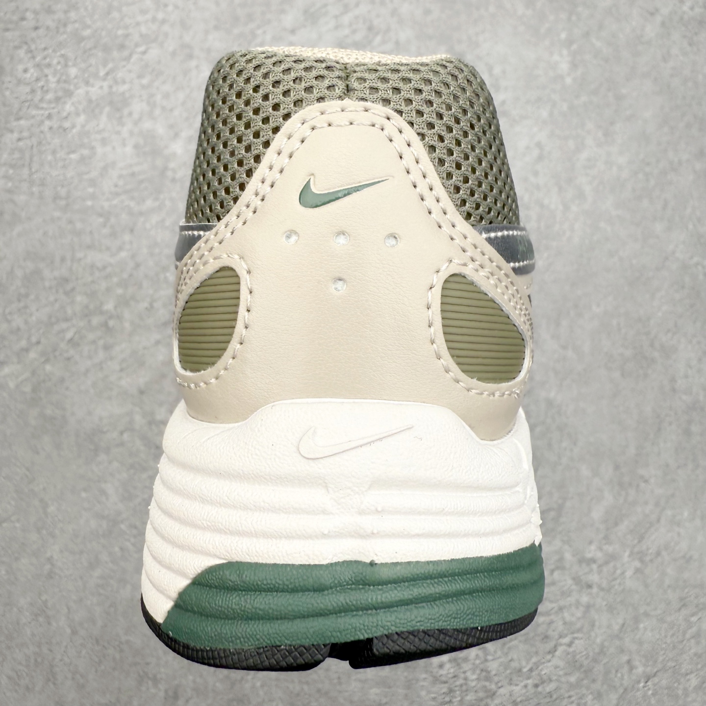 图片[8]-NK P-6000 系列低帮复古老爹风休闲运动舒适慢跑鞋 CD6404-203 融合 Pegasus 过往运动鞋设计 助力 21 世纪早期跑步运动跃升时尚新高度 采用透气网眼布、运动风格线条和耐穿覆面 兼具吸睛外观和舒适感受 中底泡绵以田径赛道为灵感 打造厚实设计 缔造出众缓震性能 尺码：36 36.5 37.5 38 38.5 39 40 40.5 41 42 42.5 43 44 44.5 45-选品中心