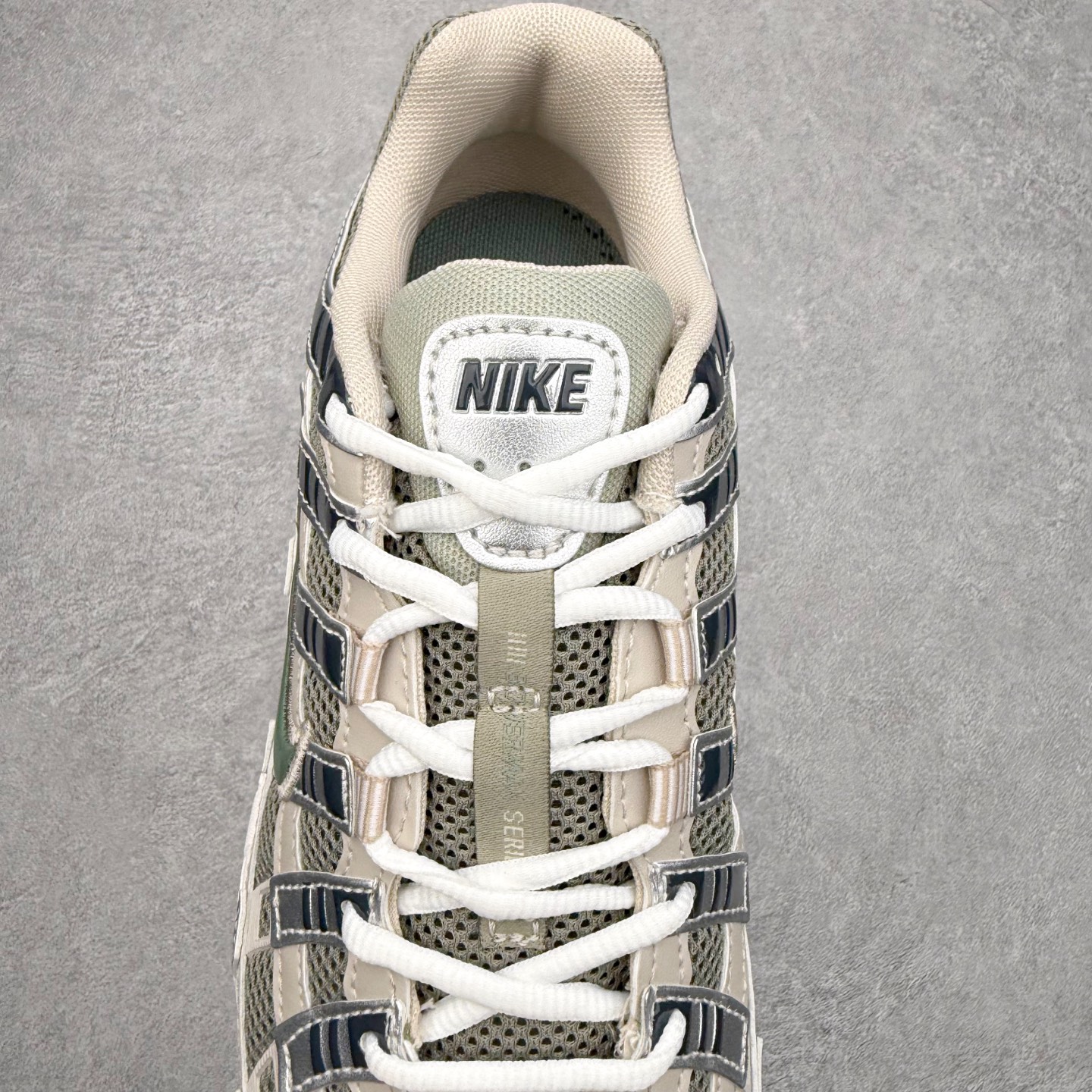 图片[5]-NK P-6000 系列低帮复古老爹风休闲运动舒适慢跑鞋 CD6404-203 融合 Pegasus 过往运动鞋设计 助力 21 世纪早期跑步运动跃升时尚新高度 采用透气网眼布、运动风格线条和耐穿覆面 兼具吸睛外观和舒适感受 中底泡绵以田径赛道为灵感 打造厚实设计 缔造出众缓震性能 尺码：36 36.5 37.5 38 38.5 39 40 40.5 41 42 42.5 43 44 44.5 45-选品中心