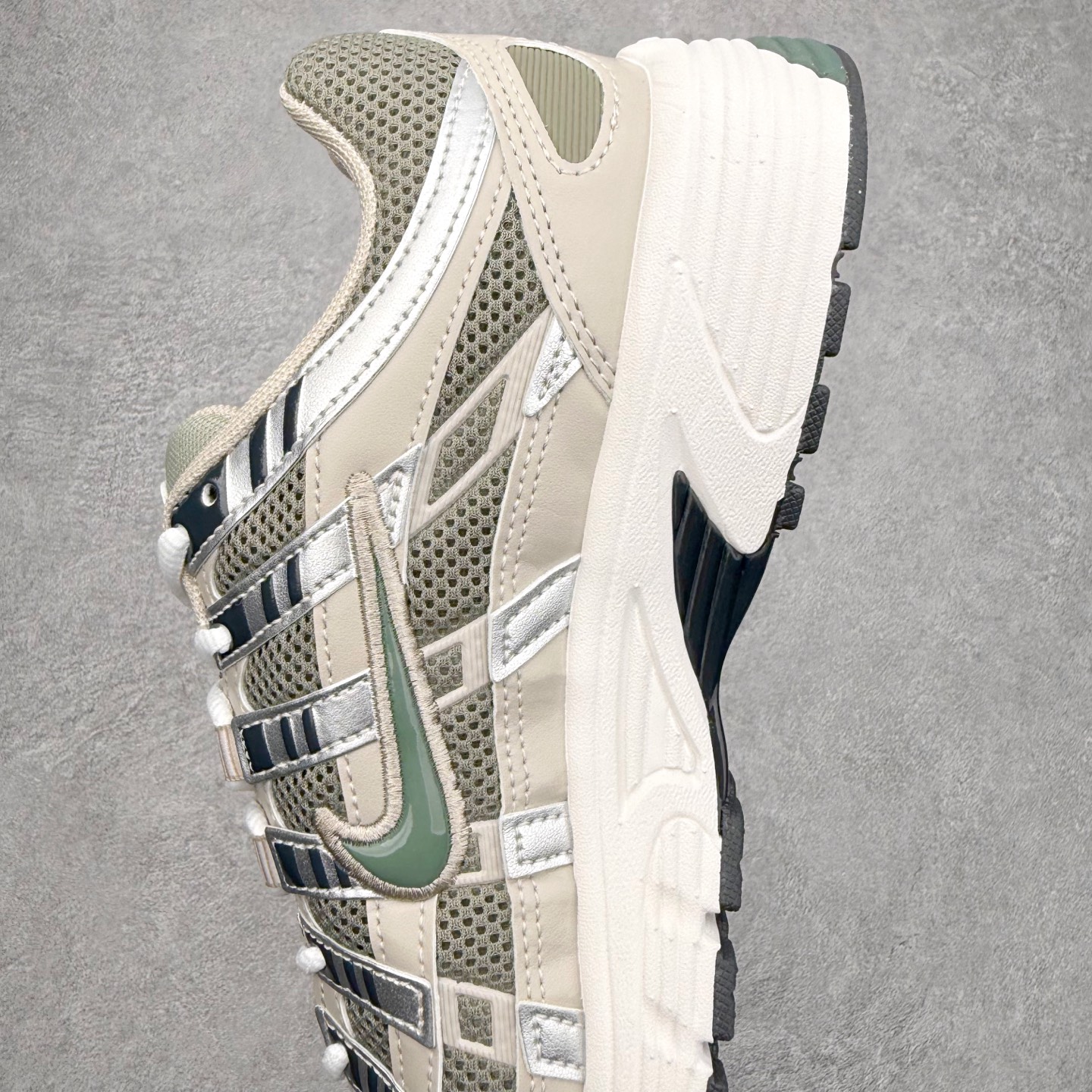 图片[7]-NK P-6000 系列低帮复古老爹风休闲运动舒适慢跑鞋 CD6404-203 融合 Pegasus 过往运动鞋设计 助力 21 世纪早期跑步运动跃升时尚新高度 采用透气网眼布、运动风格线条和耐穿覆面 兼具吸睛外观和舒适感受 中底泡绵以田径赛道为灵感 打造厚实设计 缔造出众缓震性能 尺码：36 36.5 37.5 38 38.5 39 40 40.5 41 42 42.5 43 44 44.5 45-选品中心