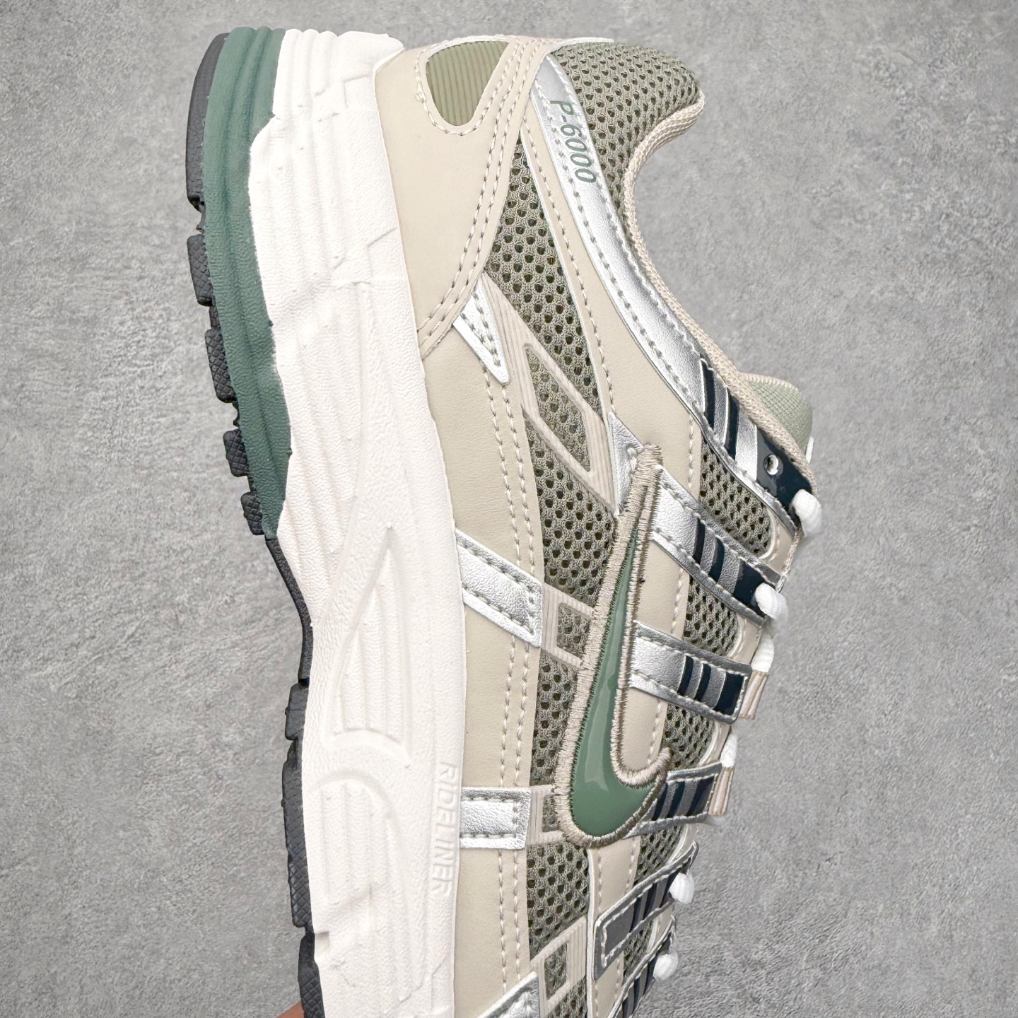 图片[6]-NK P-6000 系列低帮复古老爹风休闲运动舒适慢跑鞋 CD6404-203 融合 Pegasus 过往运动鞋设计 助力 21 世纪早期跑步运动跃升时尚新高度 采用透气网眼布、运动风格线条和耐穿覆面 兼具吸睛外观和舒适感受 中底泡绵以田径赛道为灵感 打造厚实设计 缔造出众缓震性能 尺码：36 36.5 37.5 38 38.5 39 40 40.5 41 42 42.5 43 44 44.5 45-选品中心