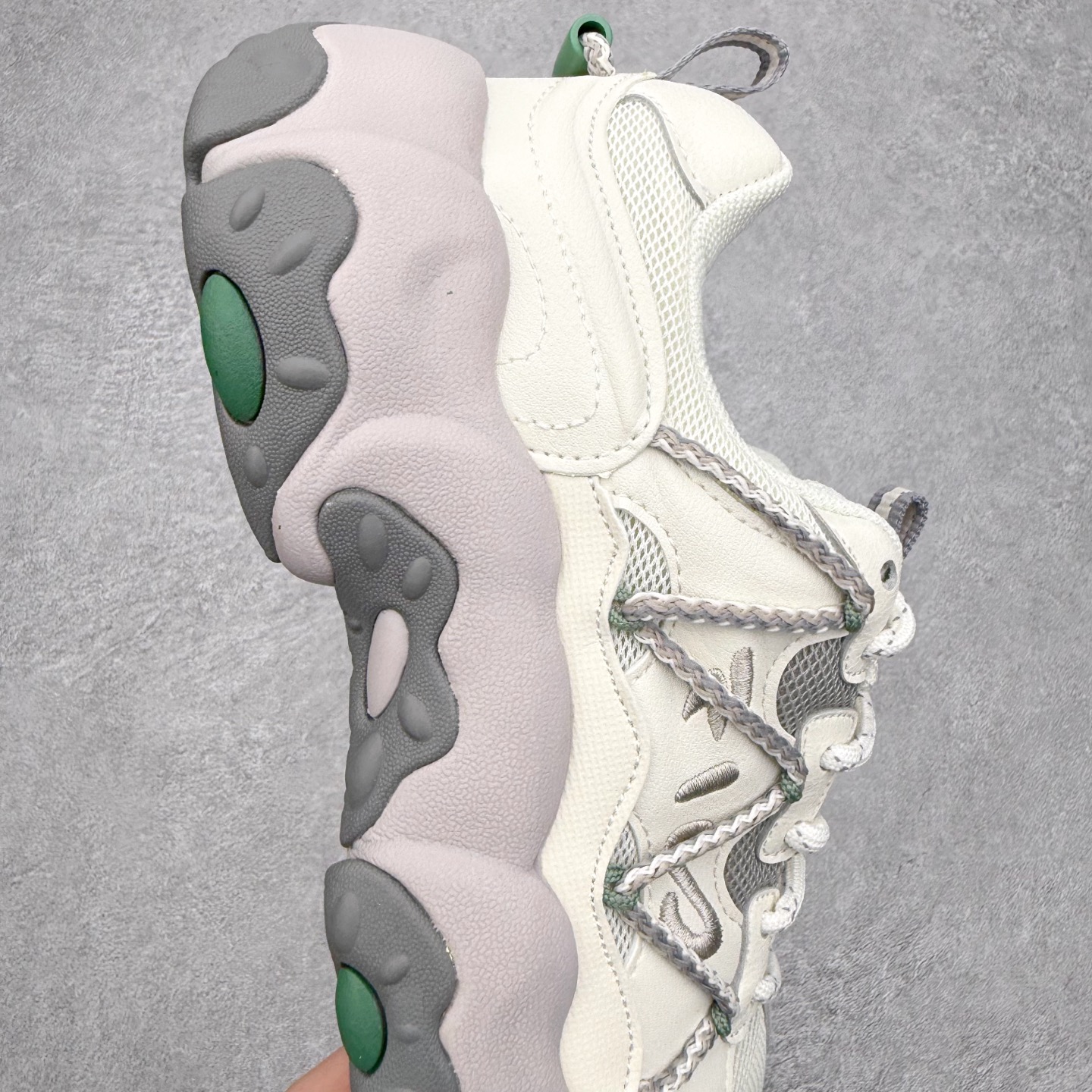 图片[6]-＃纯原福利 FILA 斐乐经典百搭休闲防滑减震耐磨低帮运动鞋 传承了 FILA 的百年基因，融入年轻运动及潮流文化，成为引领变革、创新突破的一代。以“1+N” 的跨界合作模式重现经典的同时创造经典。带来最出其不意的跨界合作惊喜。同时，FILAFUSION把FILA 的 DNA 融入到定制体验里，你可以随心制造厲于你的产品。FILA FUSION 的鞋家族涵盖了老爹鞋、跑步鞋、网球鞋、季节款。风格复古新潮，满足了时尚人士出行及各类运动的搭配需求，成为当下年轻人筷拥的鞋类品牌之一。FILA FUSION 走进年轻人的世界，通过年轻人运动，街舞，滑板，篮球，展现 FILA FUSION 的潮流态度和年轻文化。FILA FUSION 认为末来属于引领变革、创新突破的年轻一代，让我们一起构成 FILA 未来的蓝图吧！尺码：35.5 36 36.5 37.5 38 38.5 39 40-选品中心