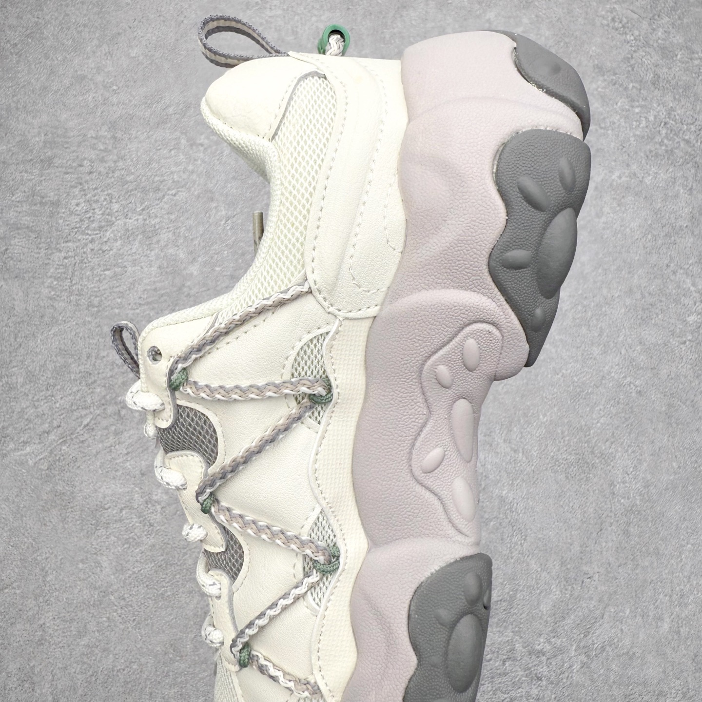 图片[7]-＃纯原福利 FILA 斐乐经典百搭休闲防滑减震耐磨低帮运动鞋 传承了 FILA 的百年基因，融入年轻运动及潮流文化，成为引领变革、创新突破的一代。以“1+N” 的跨界合作模式重现经典的同时创造经典。带来最出其不意的跨界合作惊喜。同时，FILAFUSION把FILA 的 DNA 融入到定制体验里，你可以随心制造厲于你的产品。FILA FUSION 的鞋家族涵盖了老爹鞋、跑步鞋、网球鞋、季节款。风格复古新潮，满足了时尚人士出行及各类运动的搭配需求，成为当下年轻人筷拥的鞋类品牌之一。FILA FUSION 走进年轻人的世界，通过年轻人运动，街舞，滑板，篮球，展现 FILA FUSION 的潮流态度和年轻文化。FILA FUSION 认为末来属于引领变革、创新突破的年轻一代，让我们一起构成 FILA 未来的蓝图吧！尺码：35.5 36 36.5 37.5 38 38.5 39 40-选品中心