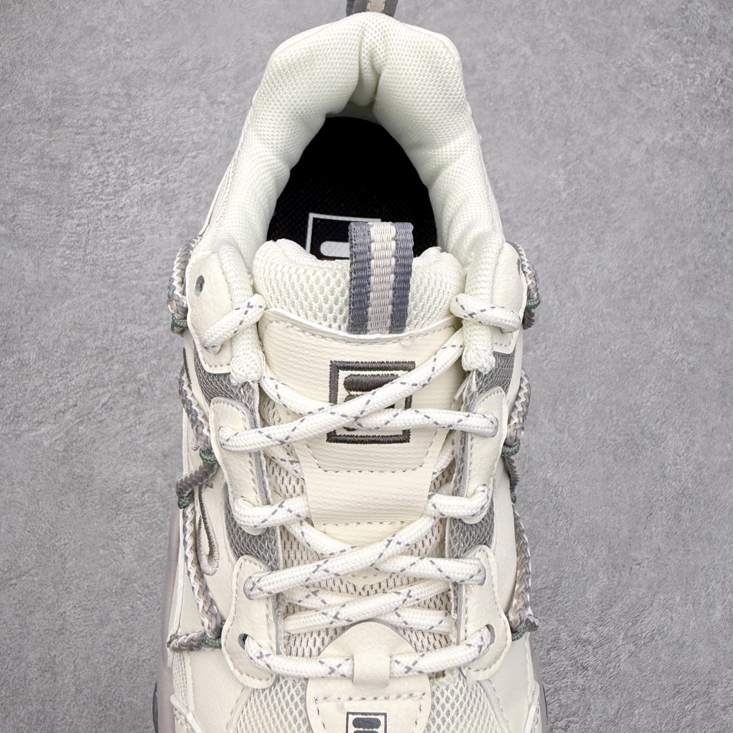 图片[5]-＃纯原福利 FILA 斐乐经典百搭休闲防滑减震耐磨低帮运动鞋 传承了 FILA 的百年基因，融入年轻运动及潮流文化，成为引领变革、创新突破的一代。以“1+N” 的跨界合作模式重现经典的同时创造经典。带来最出其不意的跨界合作惊喜。同时，FILAFUSION把FILA 的 DNA 融入到定制体验里，你可以随心制造厲于你的产品。FILA FUSION 的鞋家族涵盖了老爹鞋、跑步鞋、网球鞋、季节款。风格复古新潮，满足了时尚人士出行及各类运动的搭配需求，成为当下年轻人筷拥的鞋类品牌之一。FILA FUSION 走进年轻人的世界，通过年轻人运动，街舞，滑板，篮球，展现 FILA FUSION 的潮流态度和年轻文化。FILA FUSION 认为末来属于引领变革、创新突破的年轻一代，让我们一起构成 FILA 未来的蓝图吧！尺码：35.5 36 36.5 37.5 38 38.5 39 40-选品中心