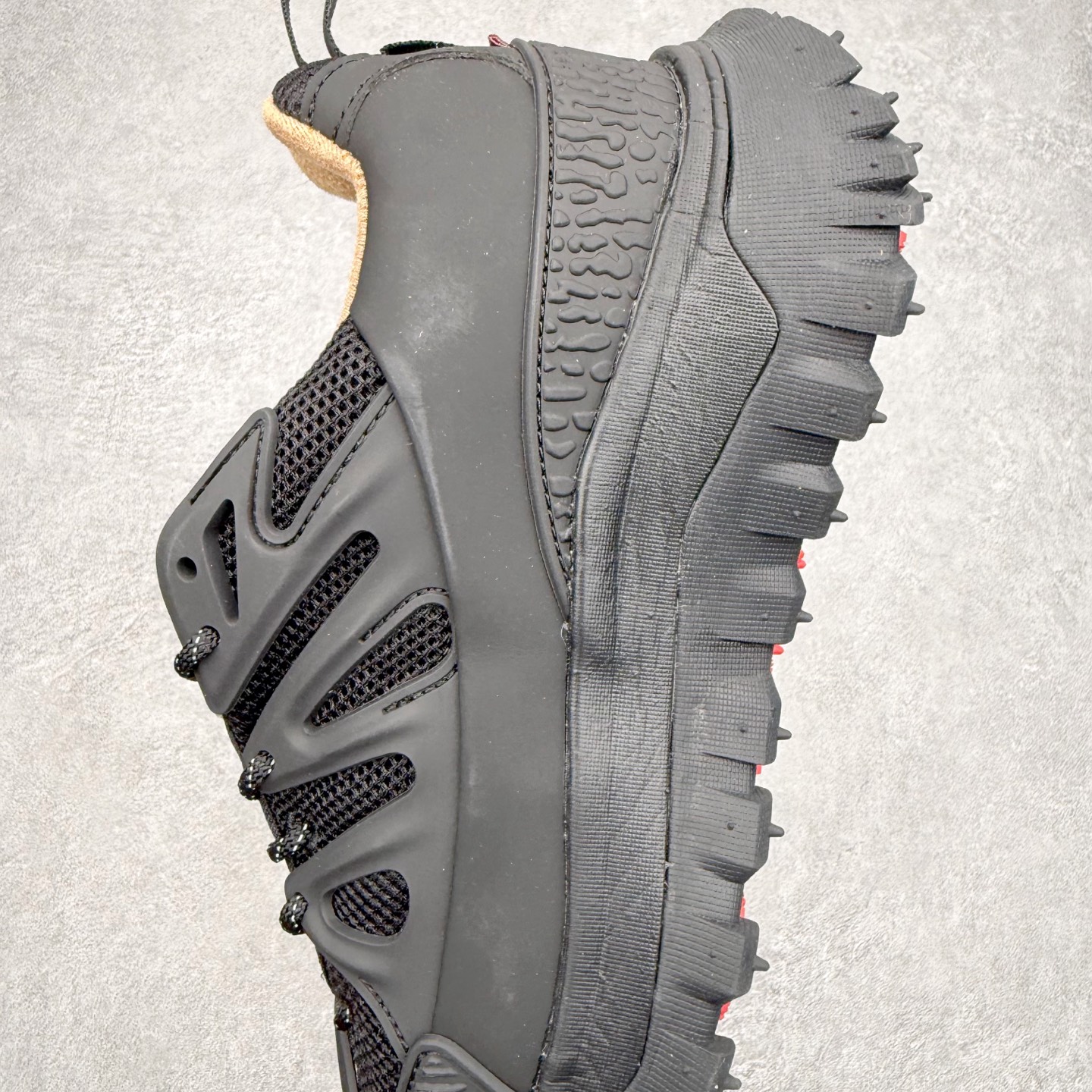 图片[7]-Moncler Trailgrip Gore-Tex 蒙口越野旅行系列低帮厚底轻量户外登山运动鞋 盟可睐MONCLER TRAILGRIP 鞋履新季系列 前卫设计碰撞实用科技 轻盈面料无惧炎热夏季 Trailgrip运动鞋作为盟可睐Moncler的秋冬新作横空出世 融蕴品牌山地基因 运用科技前沿技术 征服野外复杂地形 醒目的胎纹设计搭配弧形橡胶鞋头 确保经久耐穿 为山野探险与都市畅游提供高效防护 Trailgrip 2023春夏系列将在既有的实用性基础之上 推出全新配色 并采用更轻材质 尺码：35 36 37 38 39 40 41 42 43 44 45 46-选品中心